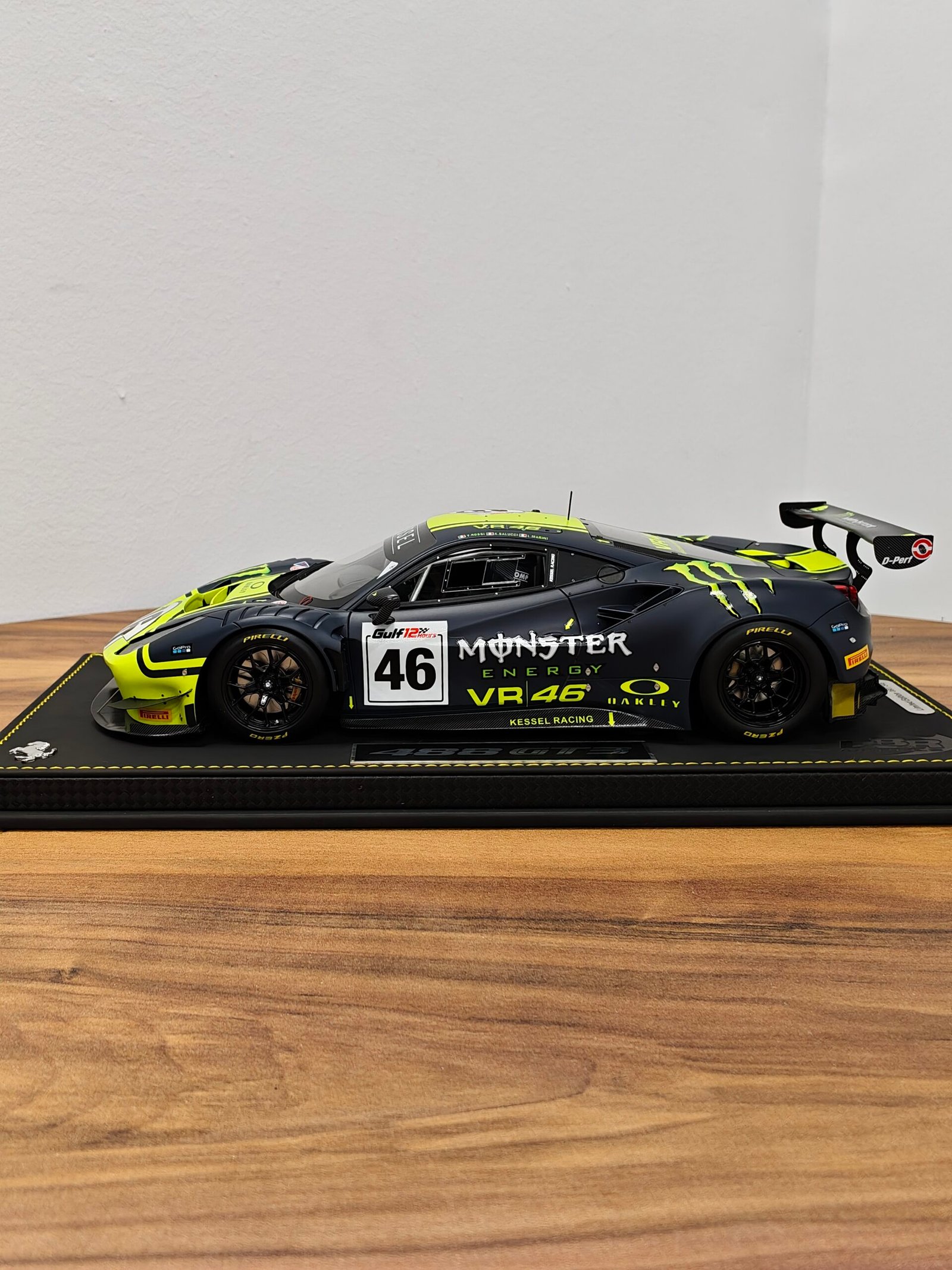 Ferrari 488 GT3 Valentino Rossi 1:18 Blue - Image 3