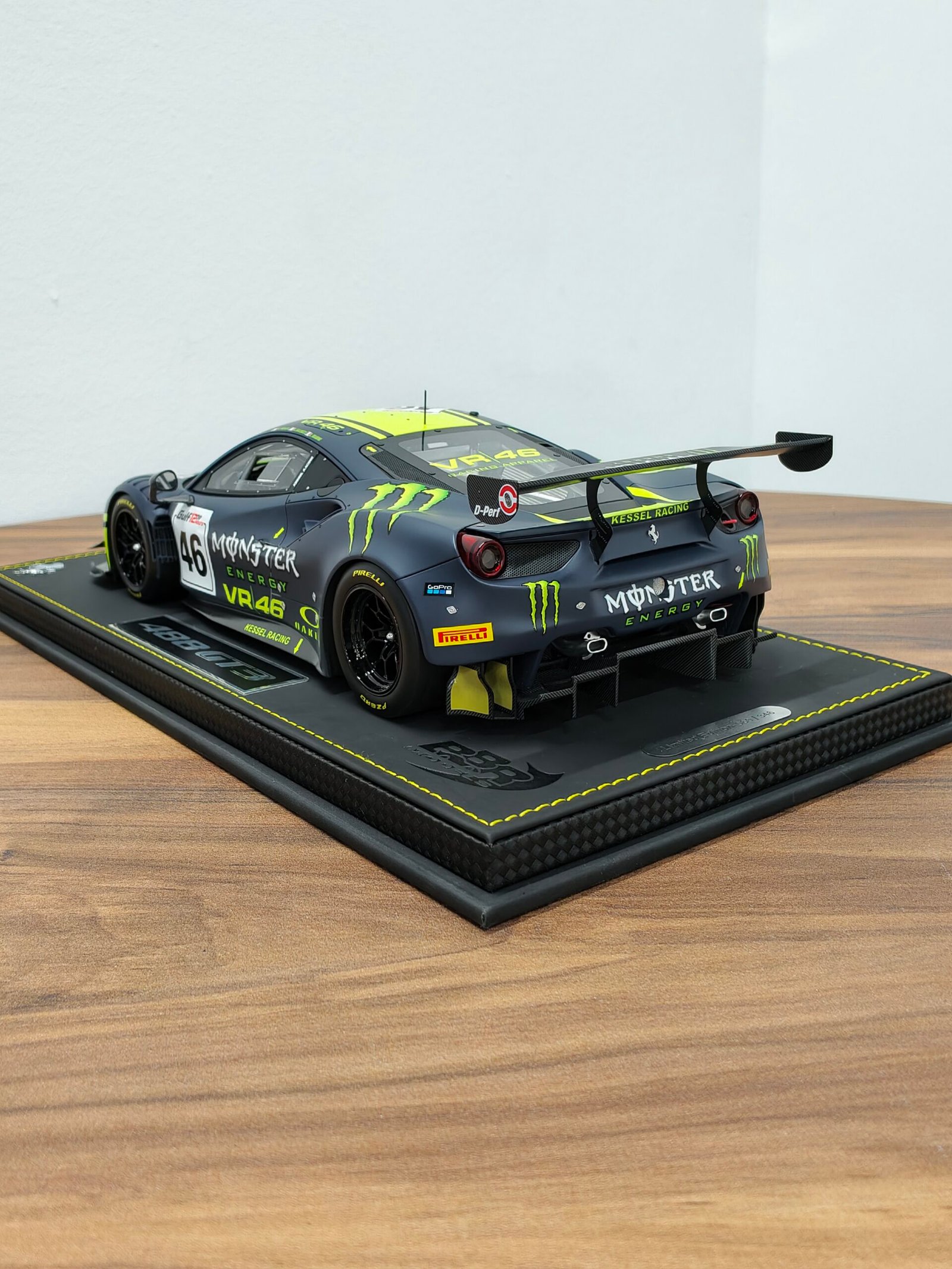 Ferrari 488 GT3 Valentino Rossi 1:18 Blue - Image 4