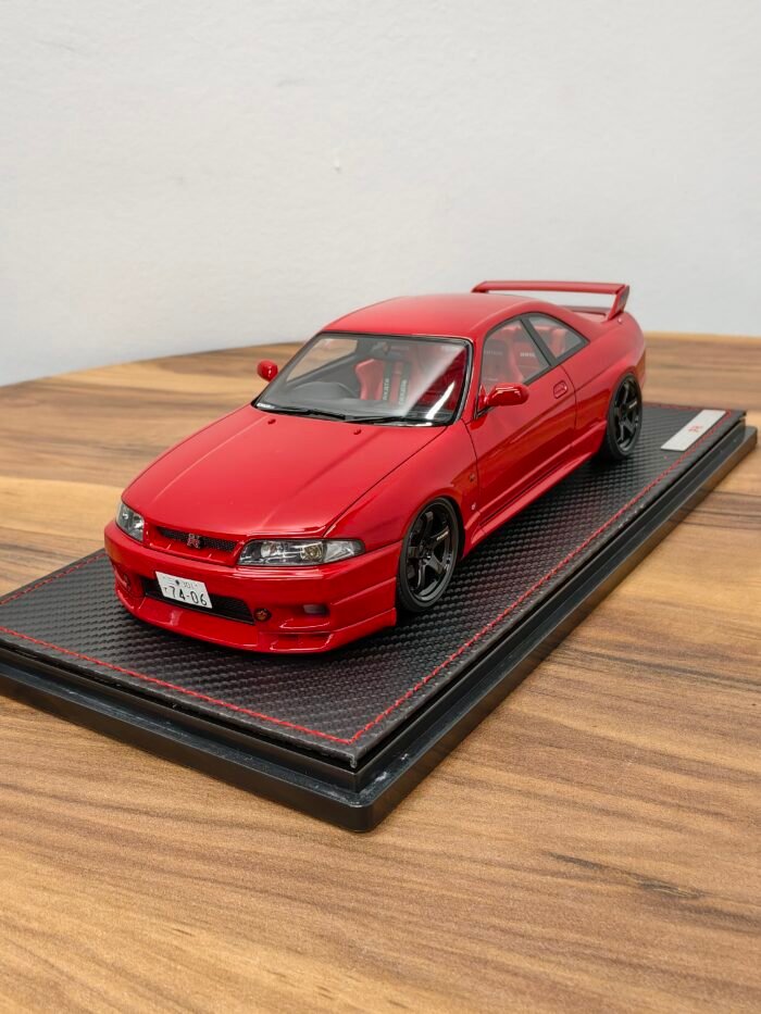 Nissan Skyline GT-R R33 Red 1:18