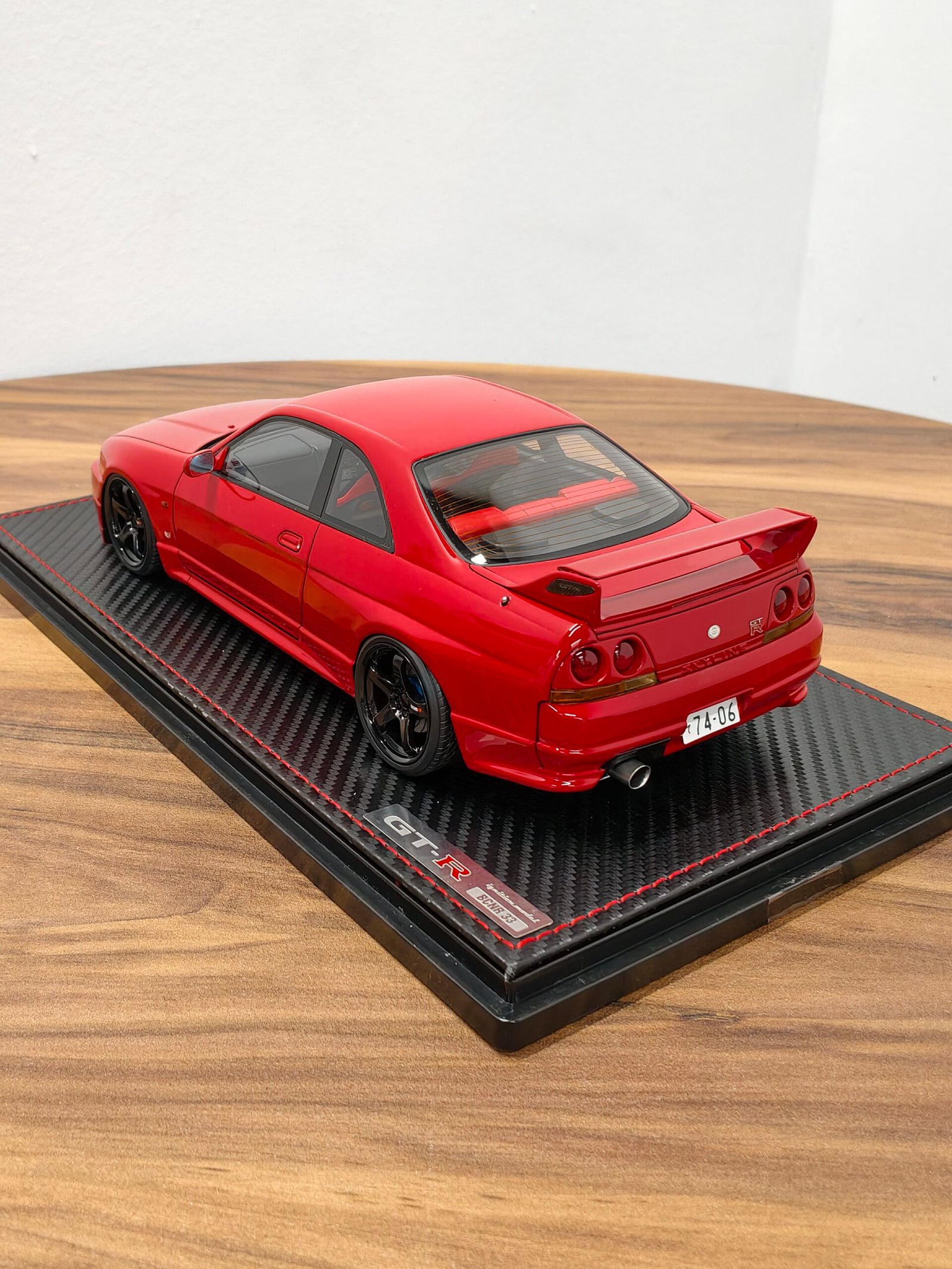 Nissan Skyline GT-R R33 Red 1:18 - Image 2