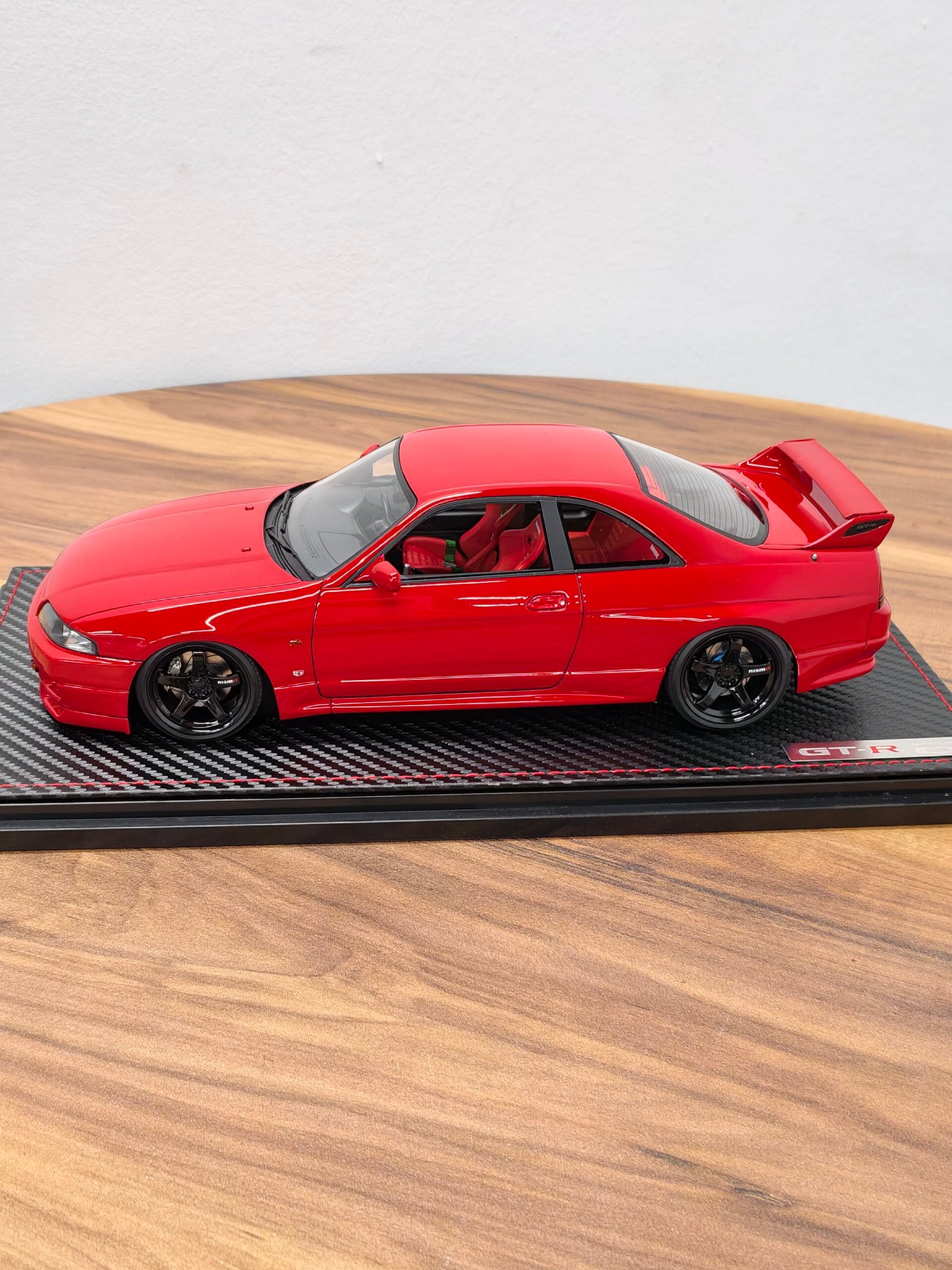 Nissan Skyline GT-R R33 Red 1:18 - Image 3