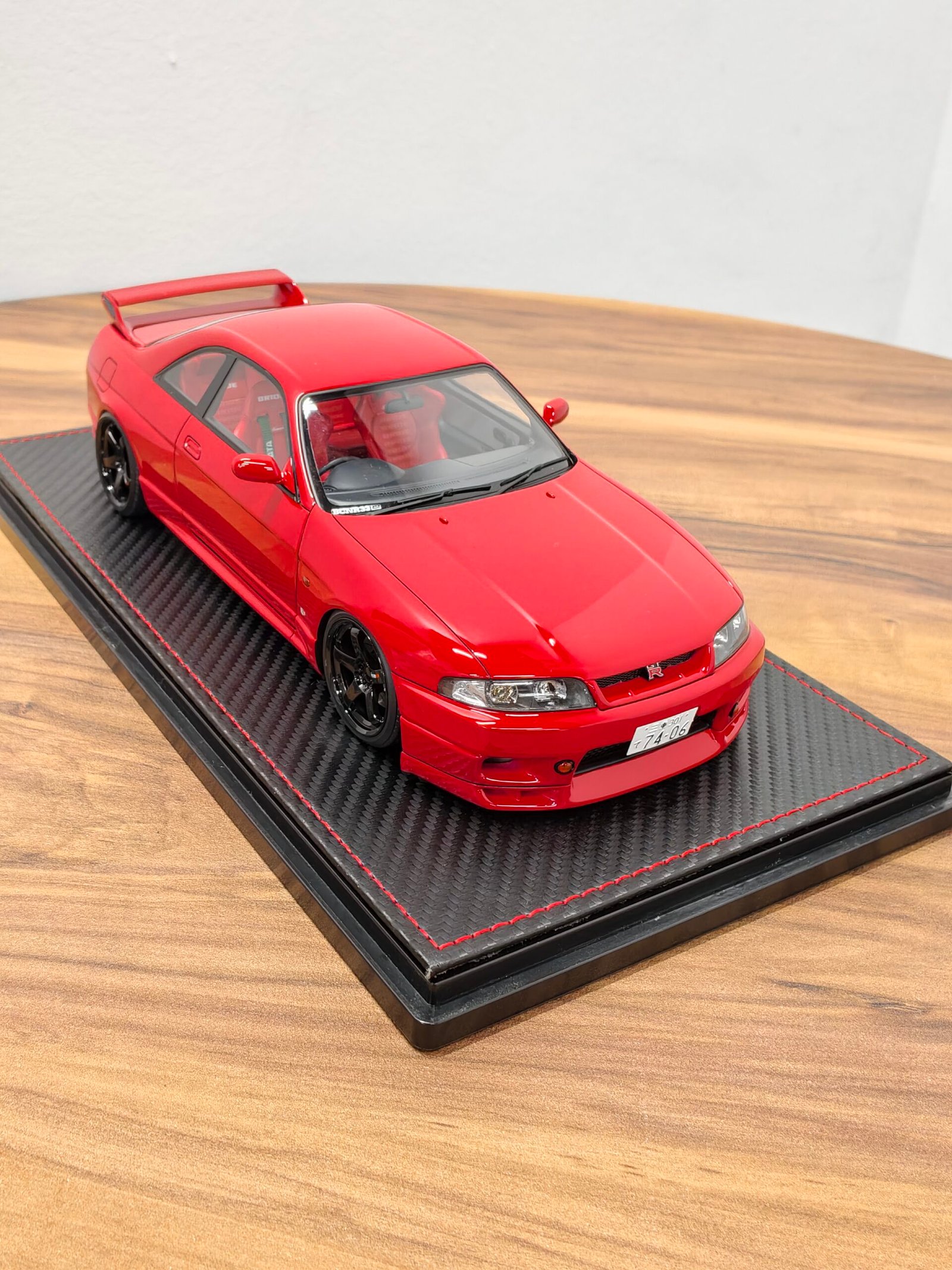 Nissan Skyline GT-R R33 Red 1:18 - Image 4