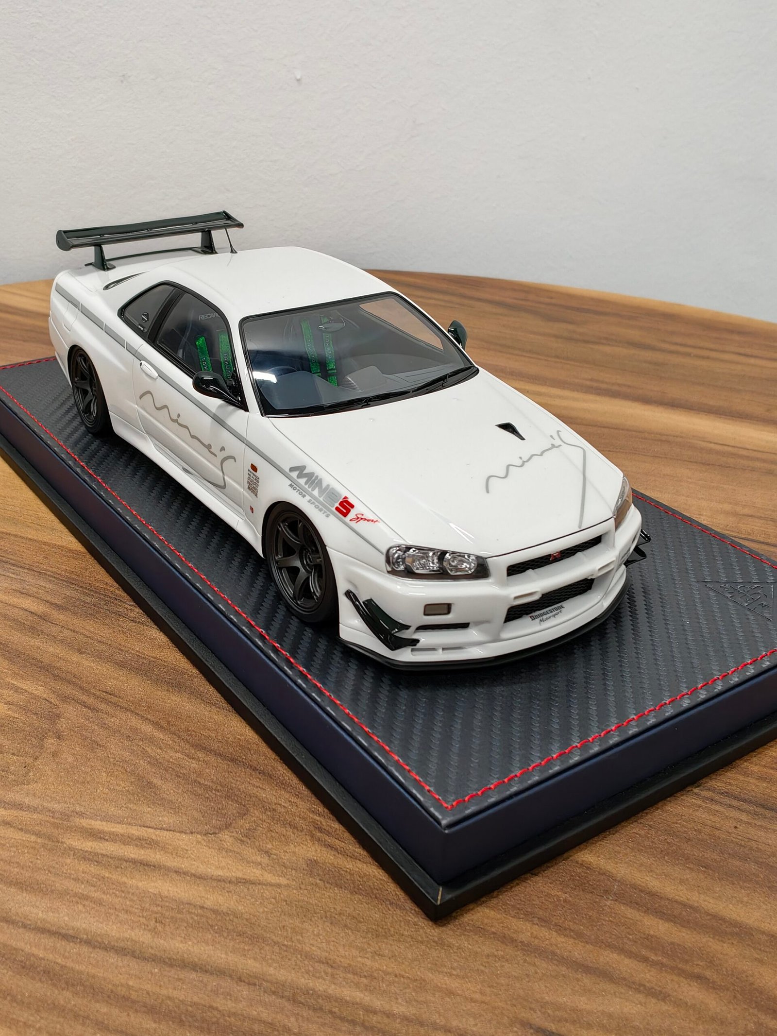 Nissan Skyline GT-R V Spec N1 (BNR34) 2021 White 1:18 - Image 2