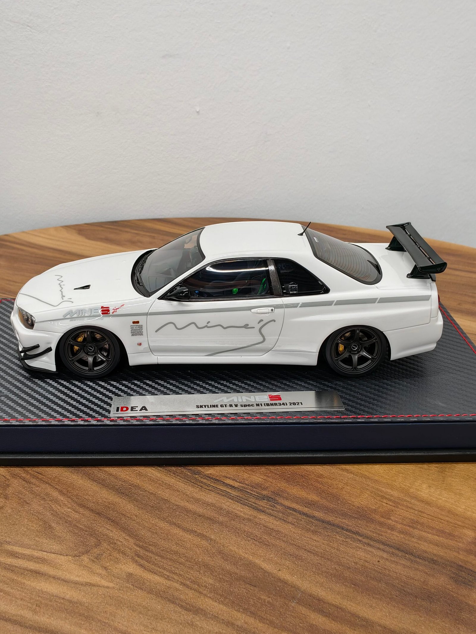 Nissan Skyline GT-R V Spec N1 (BNR34) 2021 White 1:18 - Image 3