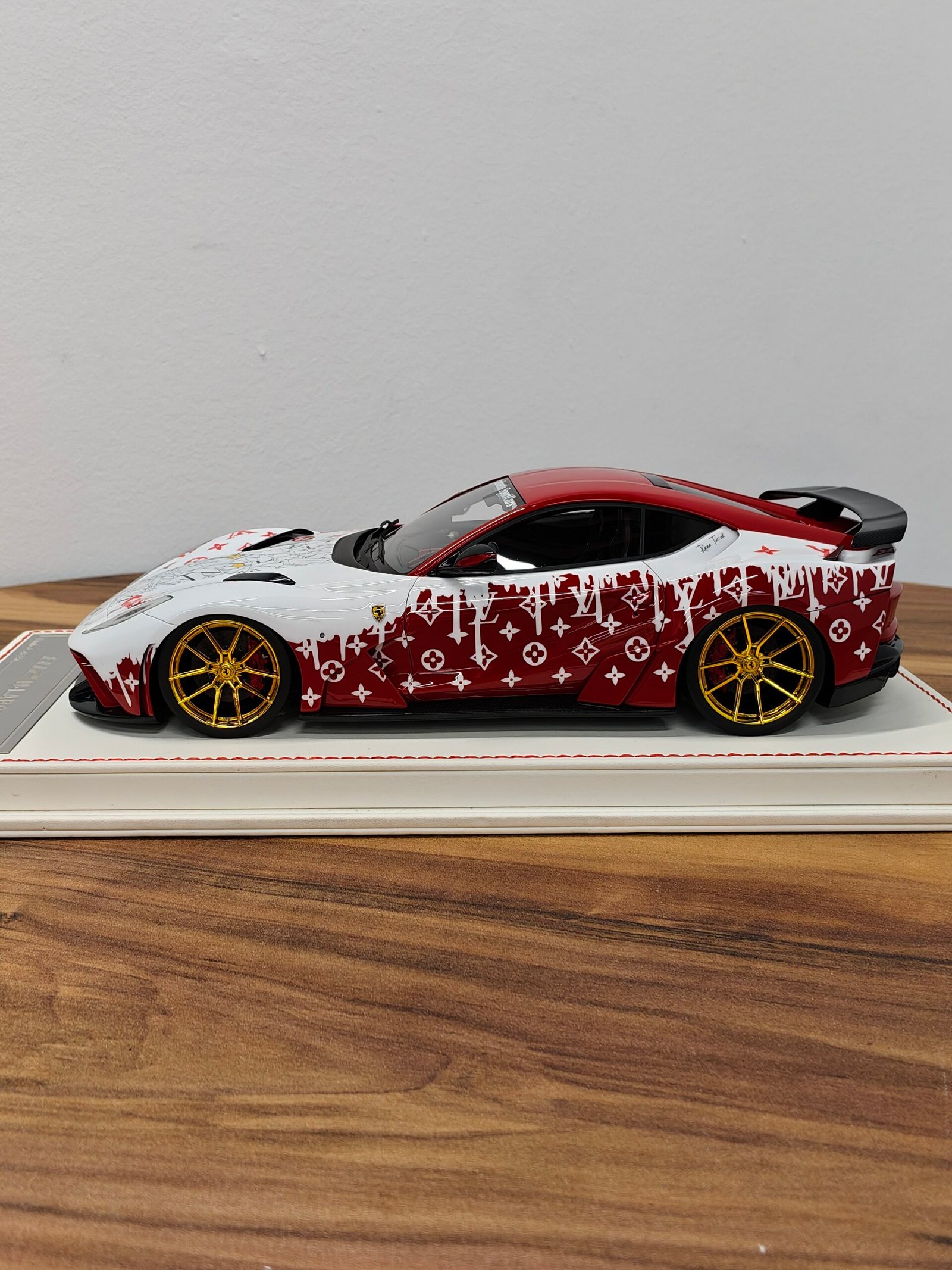 Ferrari 812 N-Largo (Red&White) 1:18 - Image 3
