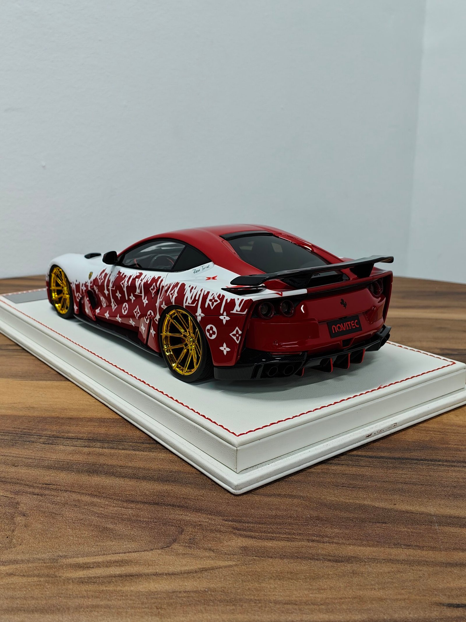 Ferrari 812 N-Largo (Red&White) 1:18 - Image 4
