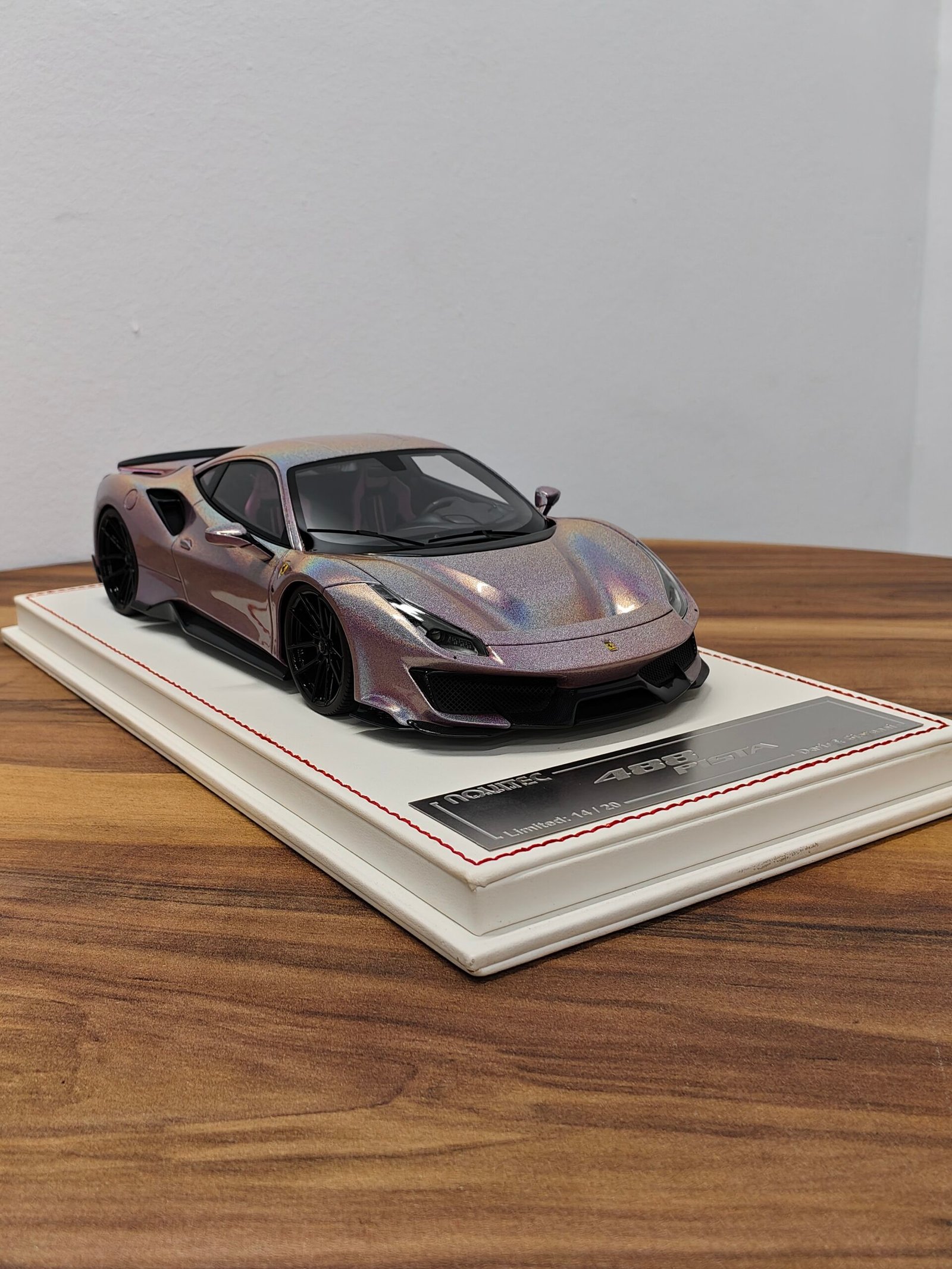 Ferrari 488 Pista ( Fantacy Pink) 1:18 - Image 2