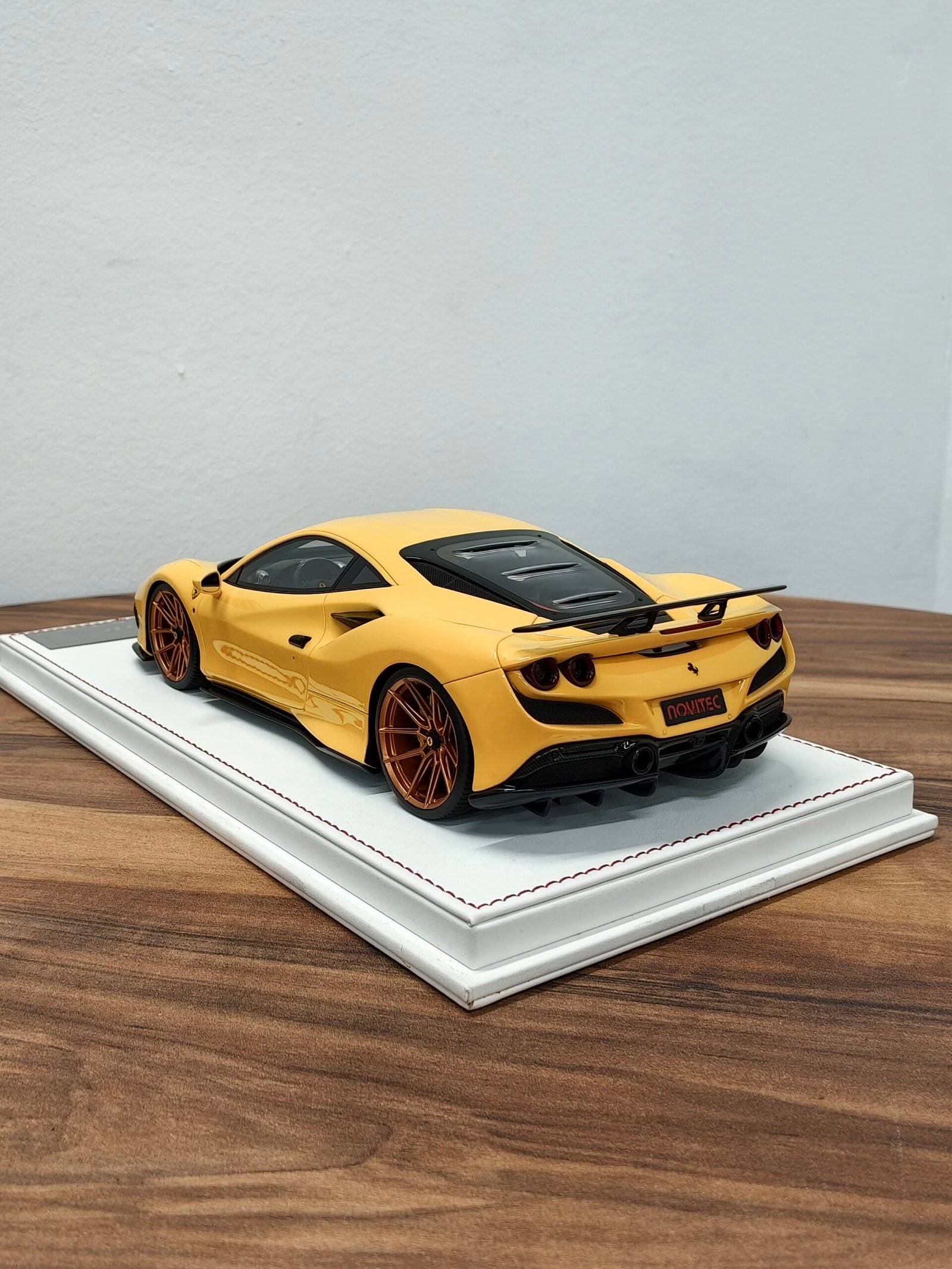 Ferrari F8 Tributo 1:18 Yellow - Image 4