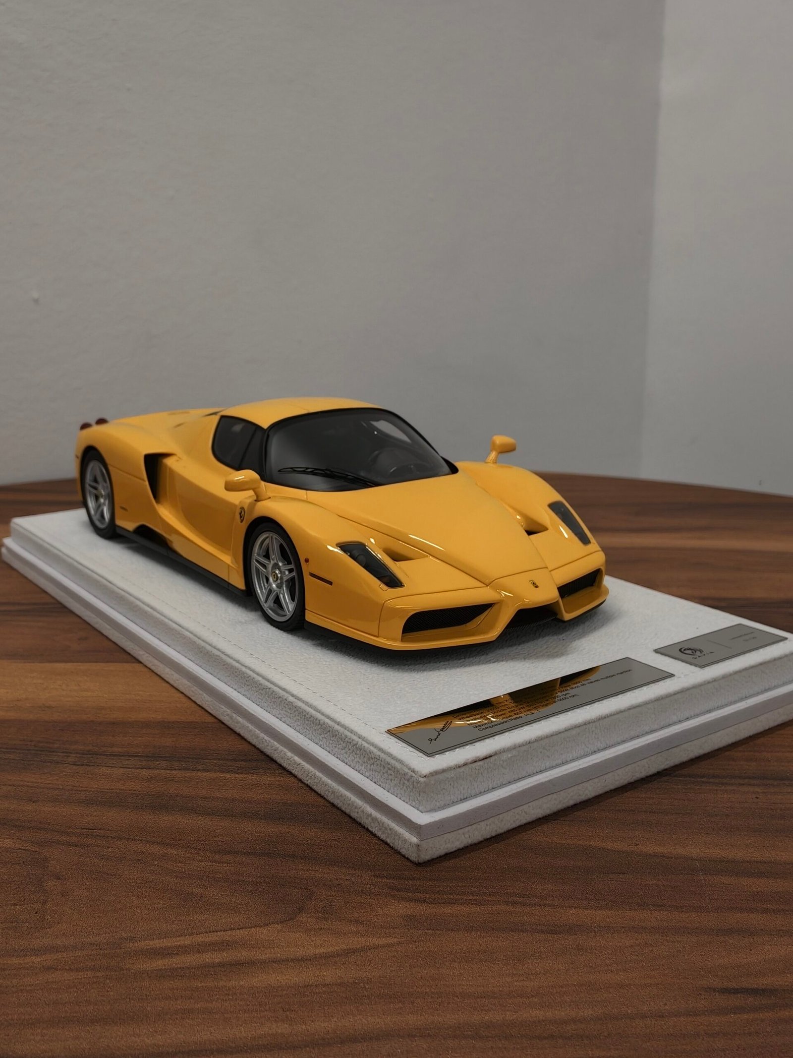 Enzo Ferrari (Yellow) 1:18 - Image 2