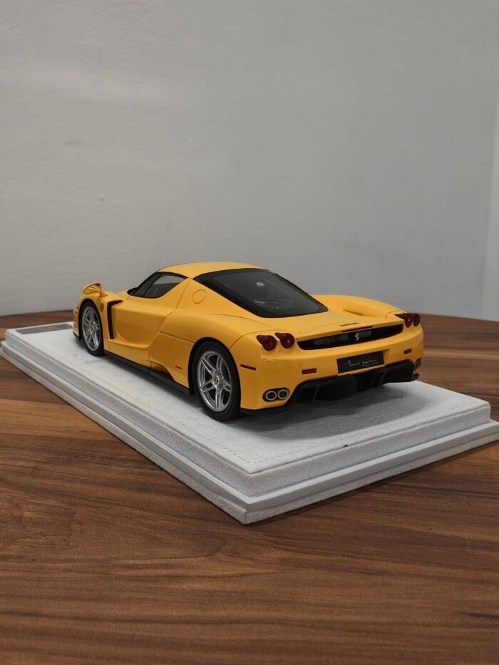 Enzo Ferrari (Yellow) 1:18 - Image 4