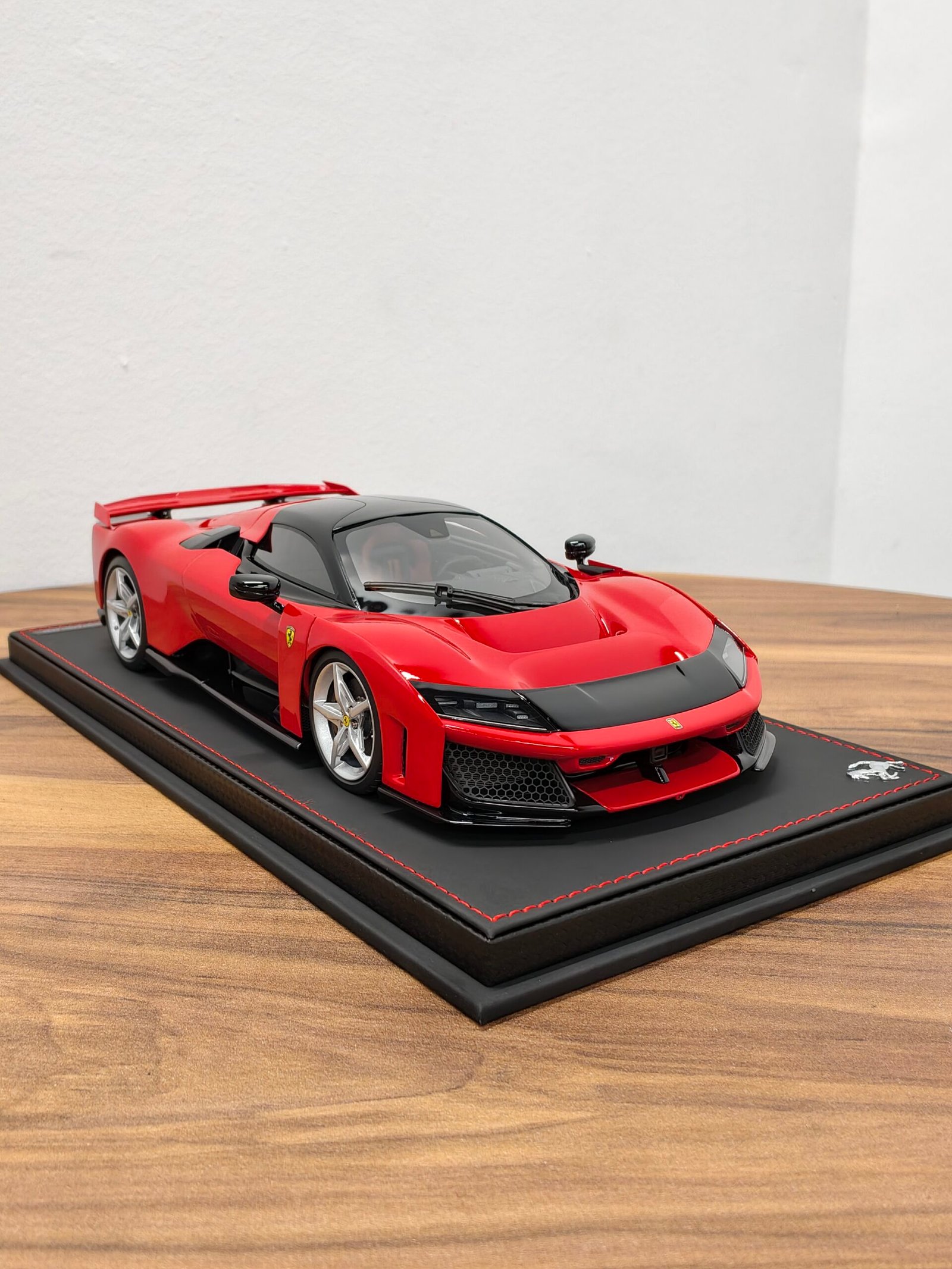 Ferrari F80 Rosso Corsa 1:18 Red - Image 2