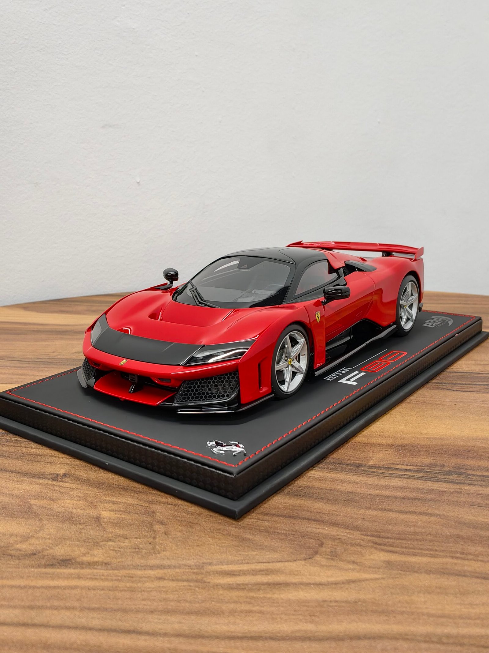 Ferrari F80 Rosso Corsa 1:18 Red