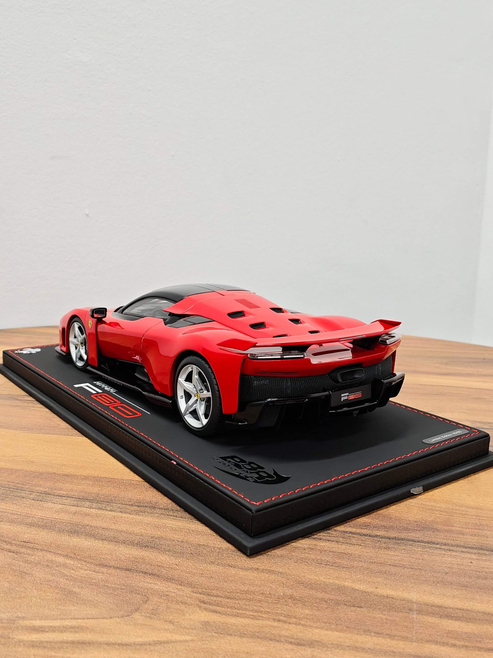 Ferrari F80 Rosso Corsa 1:18 Red - Image 4