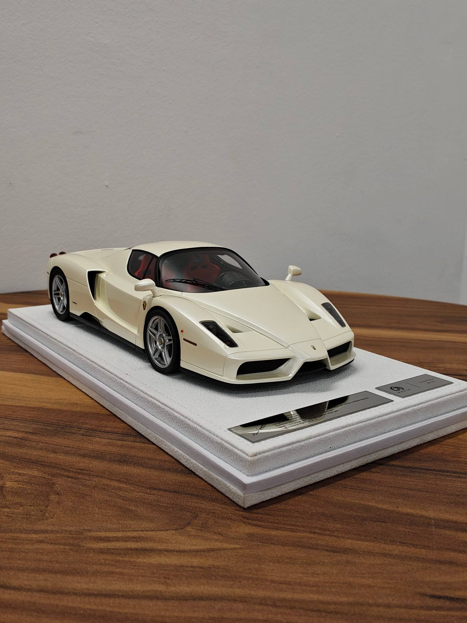 Ferrari Enzo (White) 1:18 - Image 2