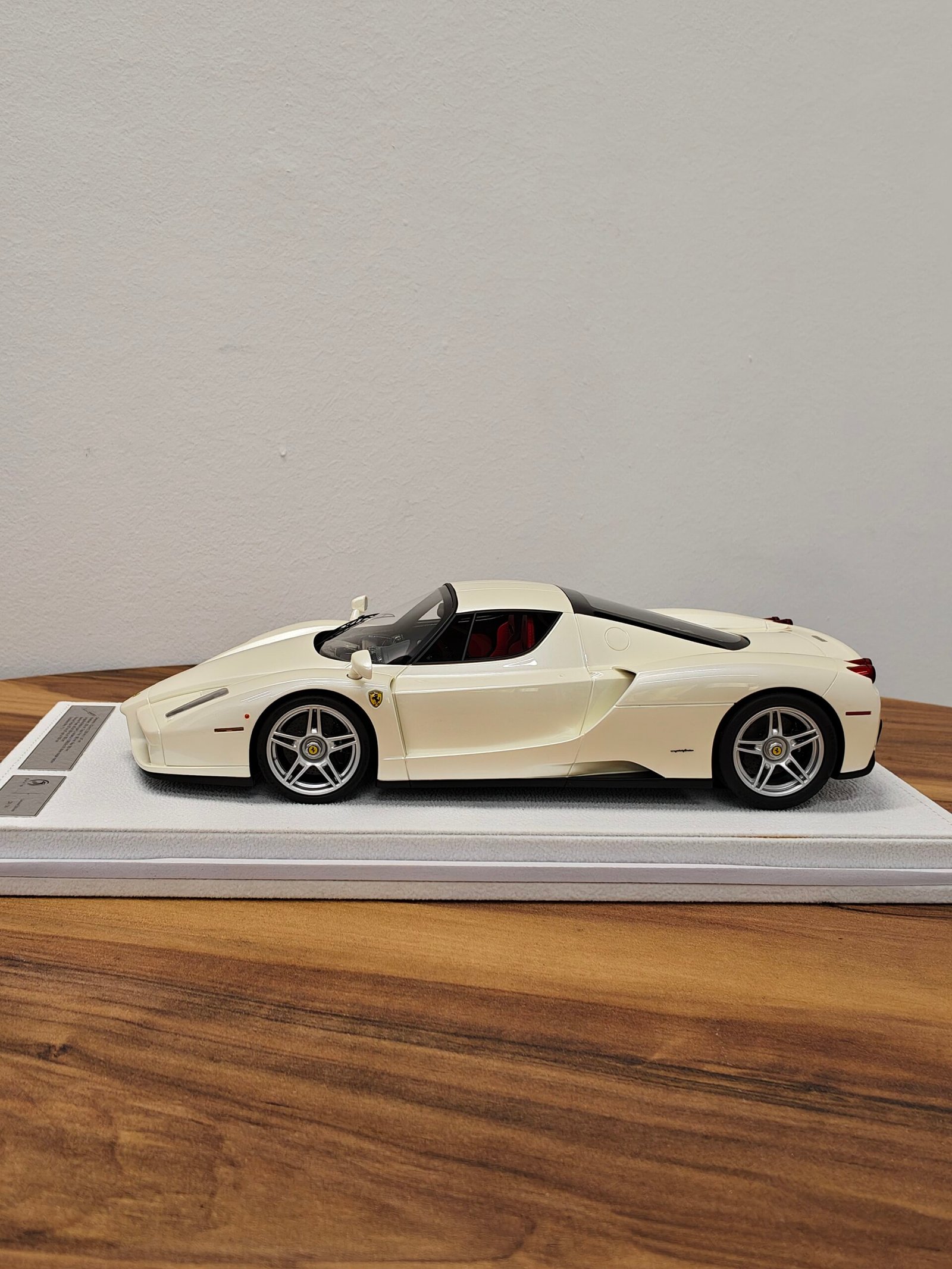Ferrari Enzo (White) 1:18 - Image 3