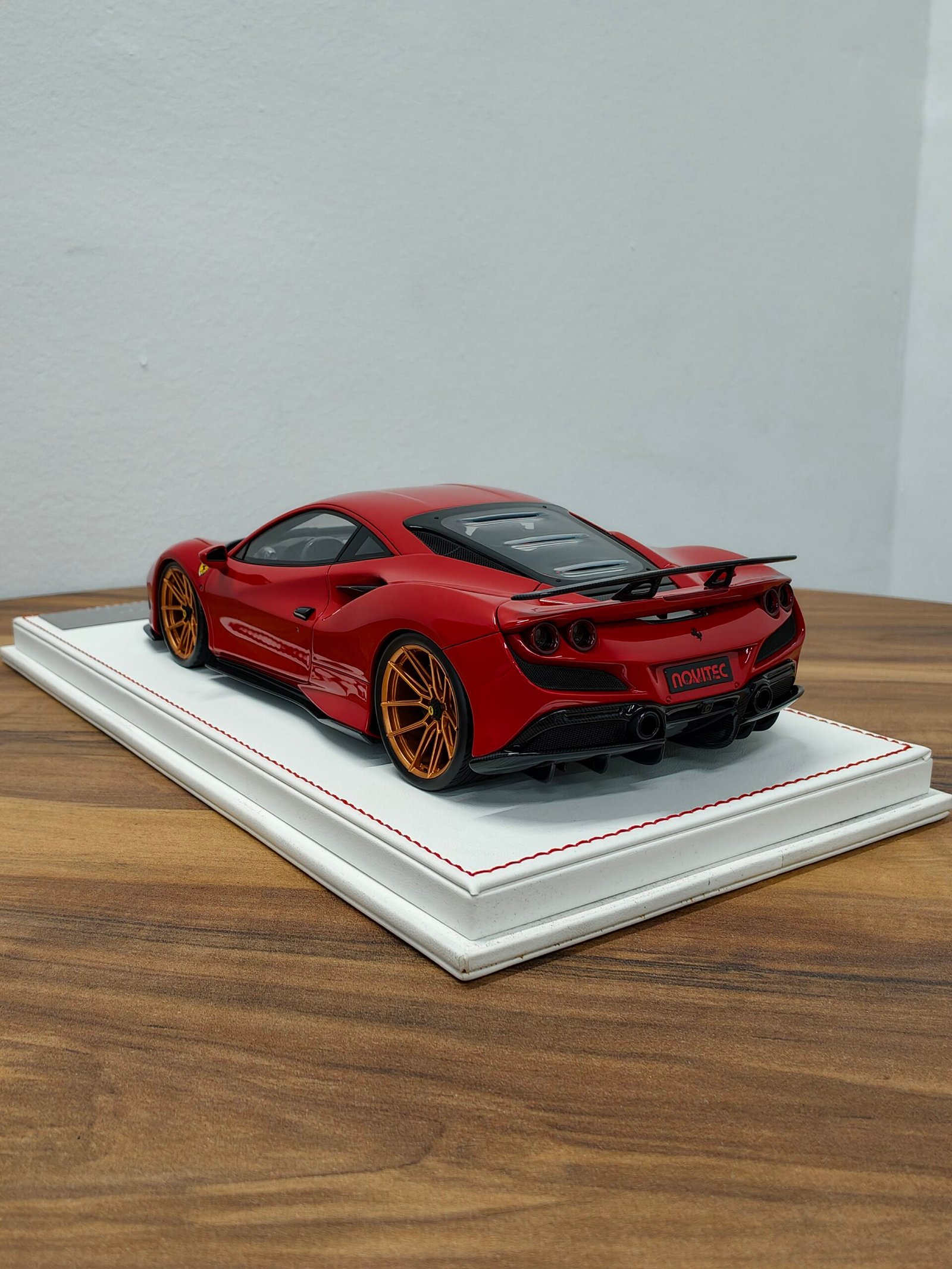 Ferrari F8 Tributo 1:18 Red - Image 4