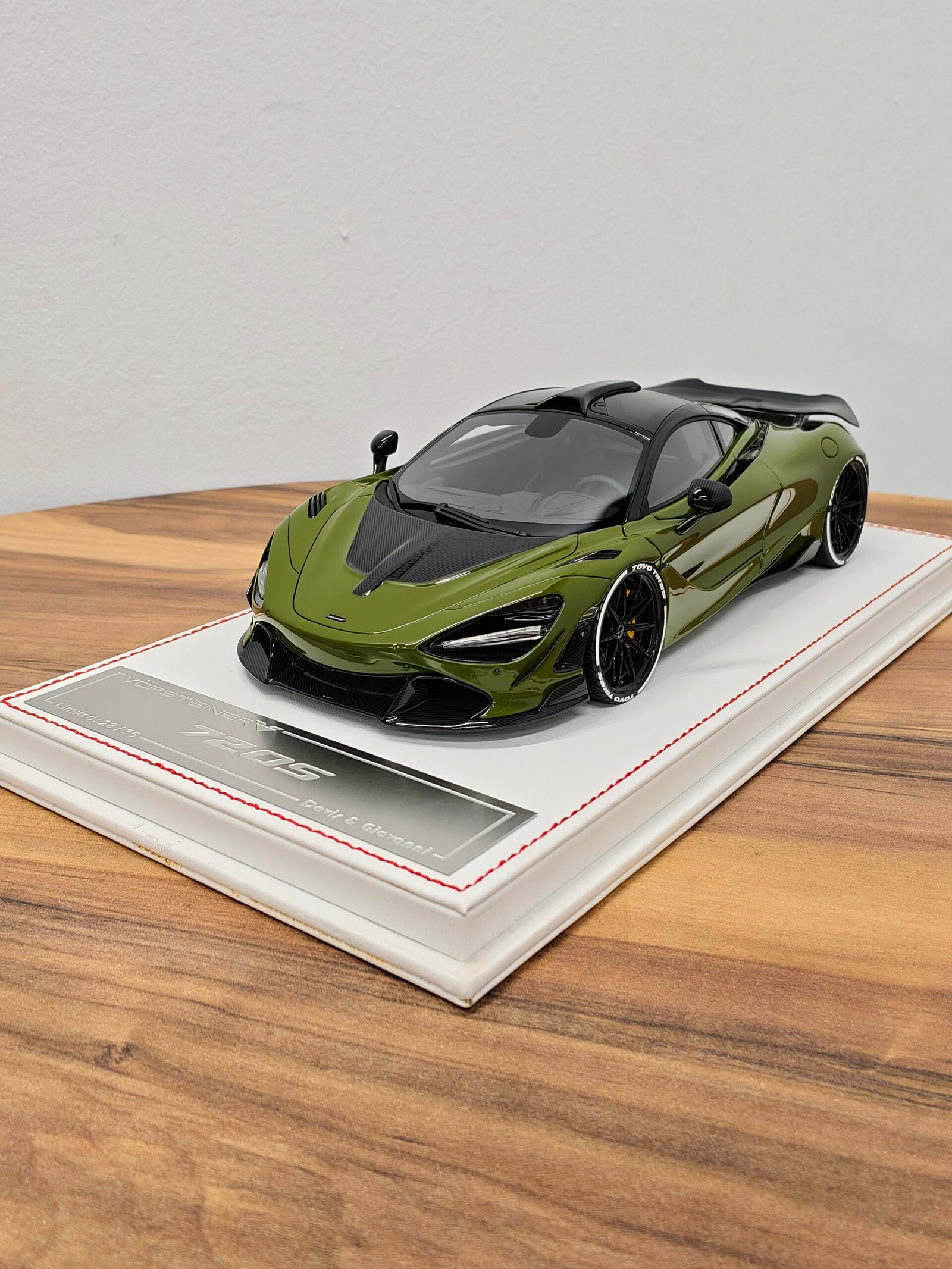 McLaren 720S VORSTEINERV 1:18 Olive Green, Black Roof