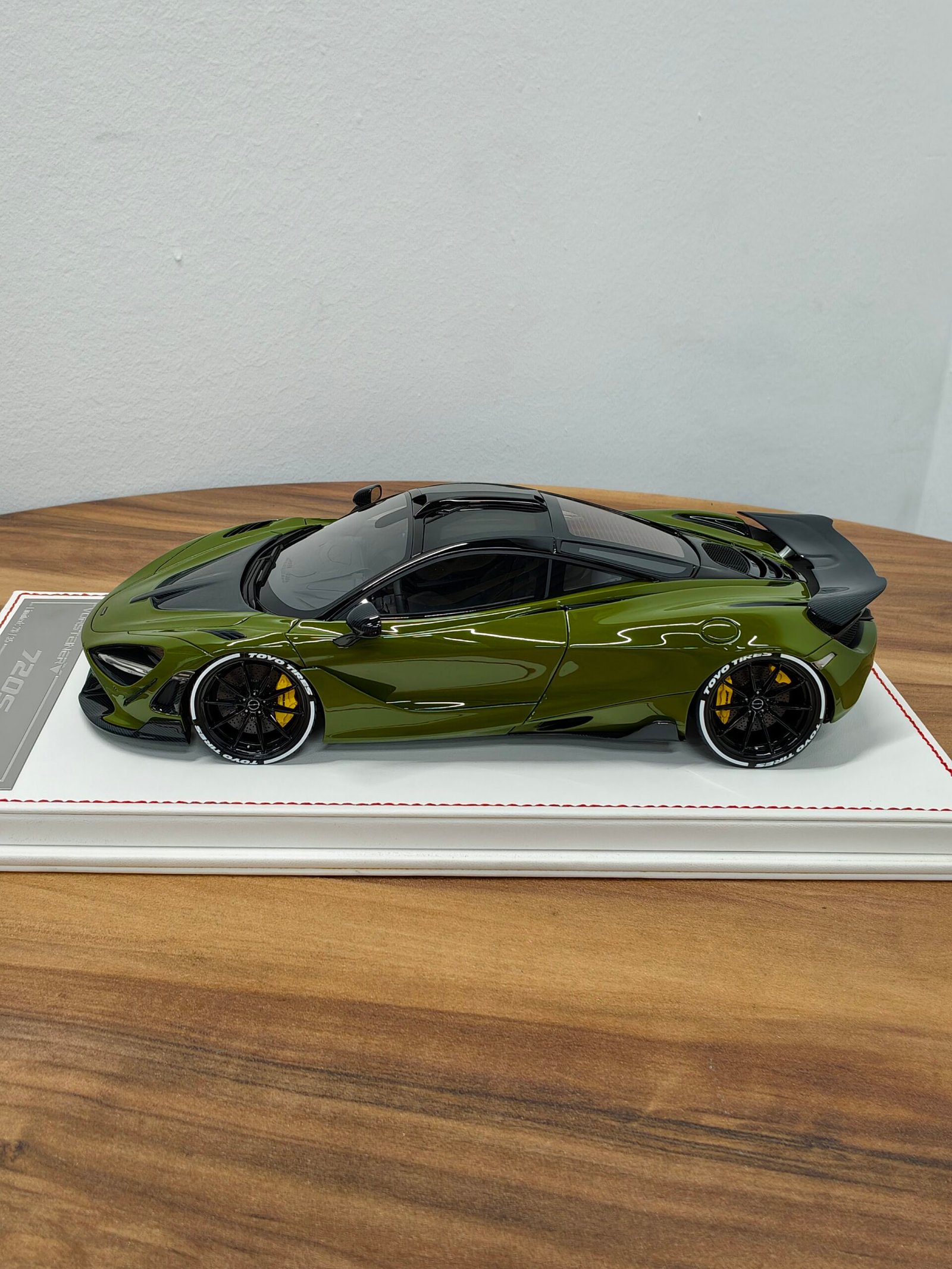 McLaren 720S VORSTEINERV 1:18 Olive Green, Black Roof - Image 3