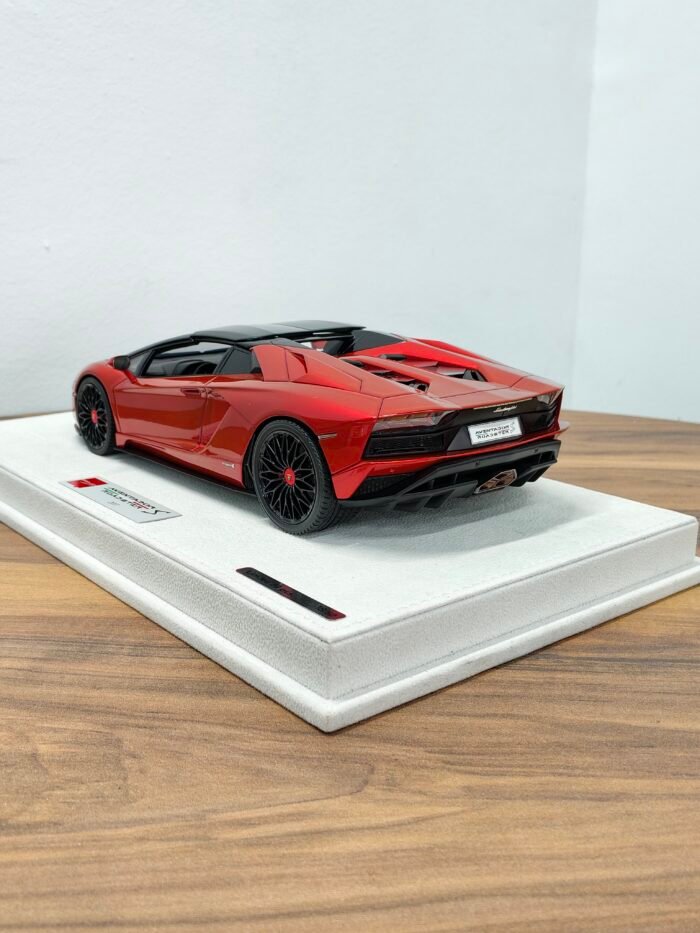 Lamborghini Aventador S Roadster 2017 Red 1:18 - Image 4