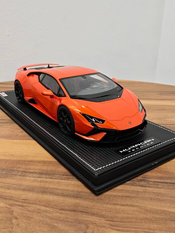 Lamborghini Hurucan Tecnica 1:18 Orange - Image 2