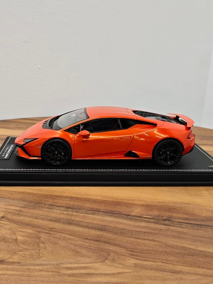 Lamborghini Hurucan Tecnica 1:18 Orange - Image 3