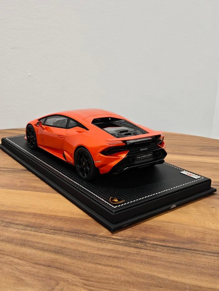 Lamborghini Hurucan Tecnica 1:18 Orange - Image 4