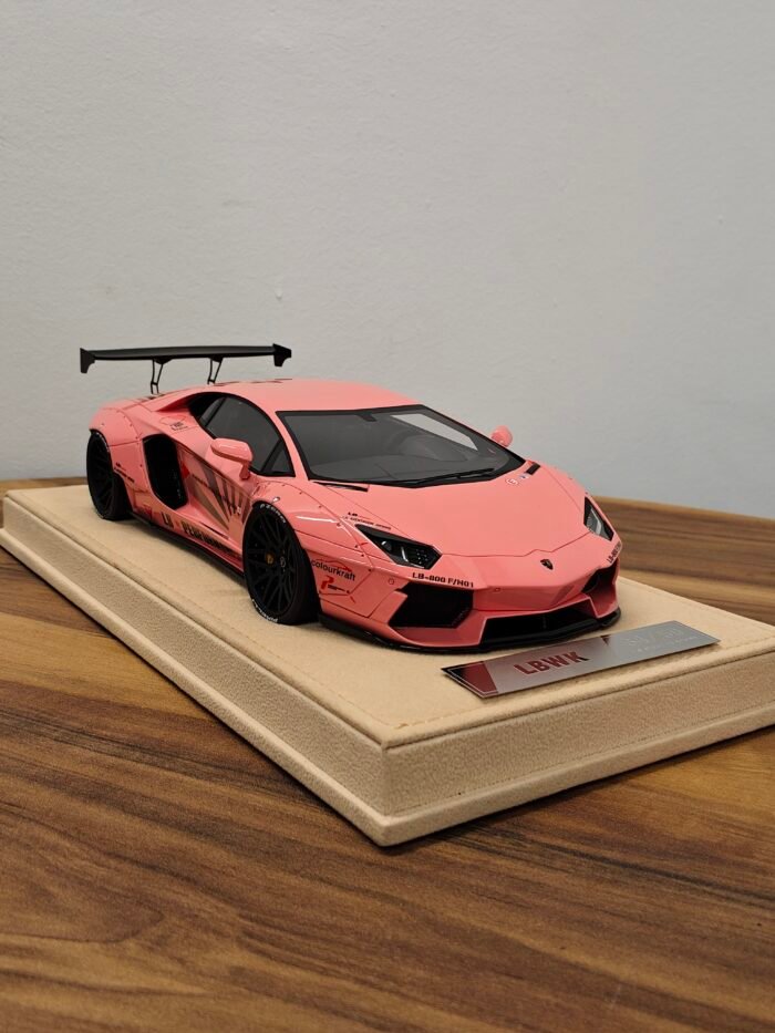 Lamborghini LBWK 1:18 Pink - Image 2