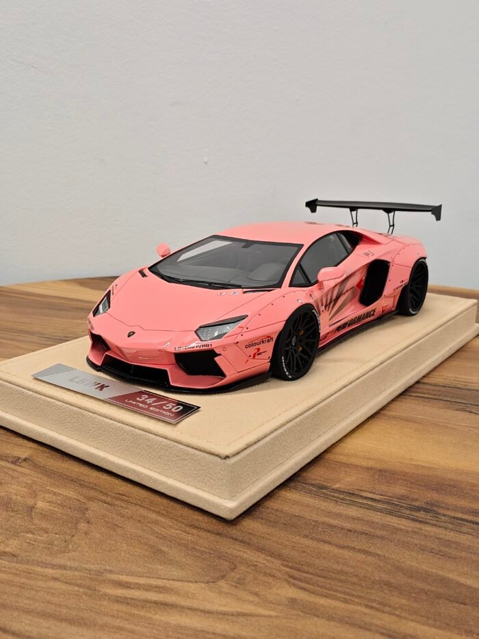 Lamborghini LBWK 1:18 Pink