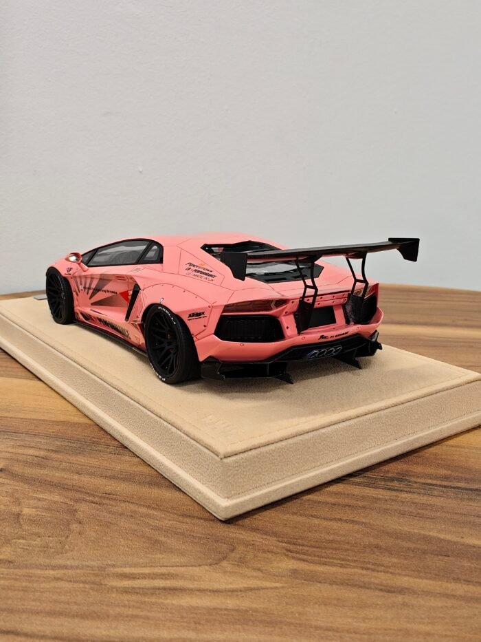 Lamborghini LBWK 1:18 Pink - Image 4
