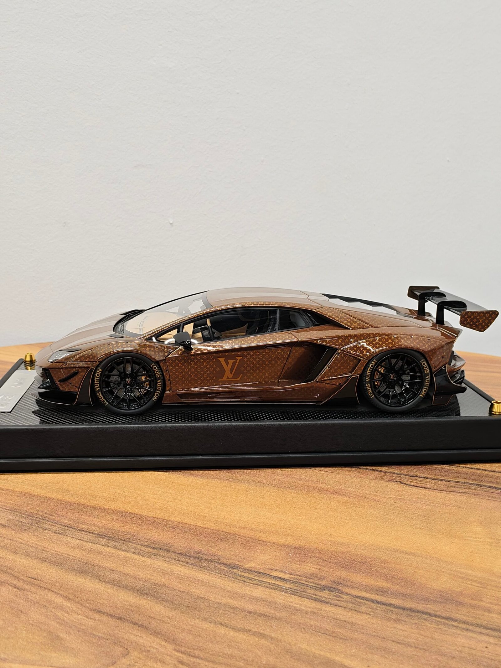Lamborghini LBWK Louis Vuitton 1:18 Brown - Image 3