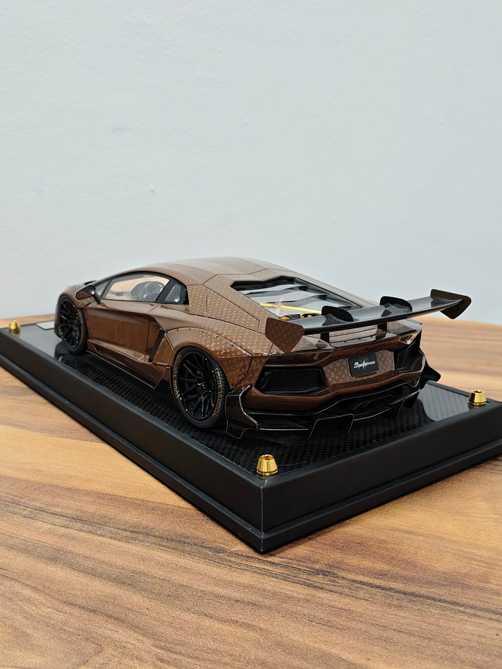 Lamborghini LBWK Louis Vuitton 1:18 Brown - Image 4