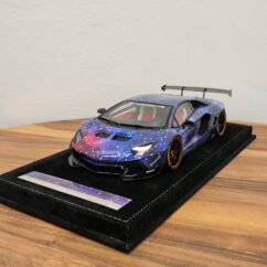 Lamborghini Aventador 1:18 Violet