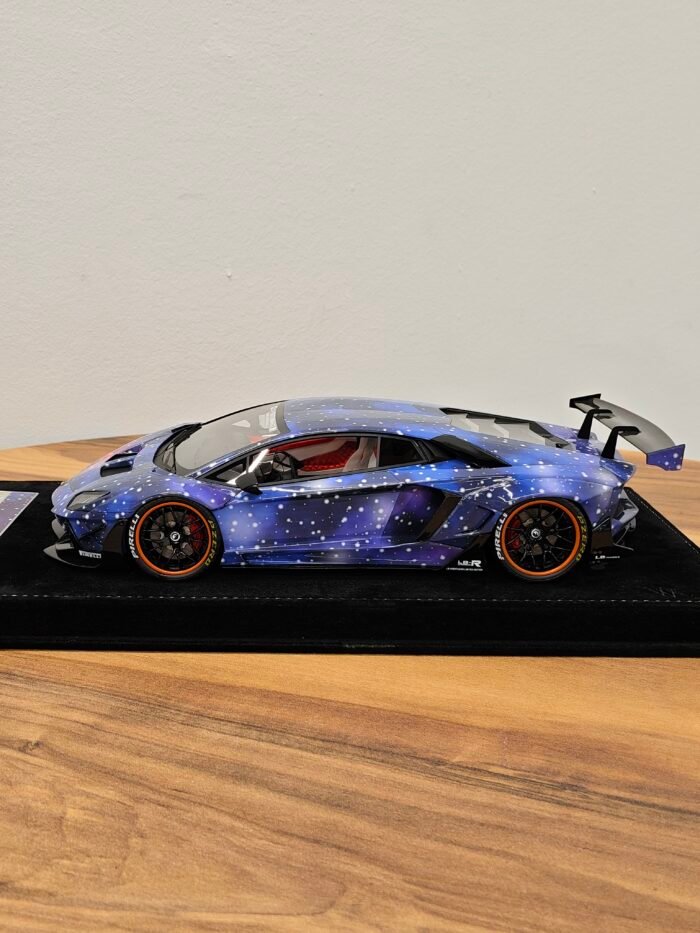 Lamborghini Aventador 1:18 Violet - Image 3