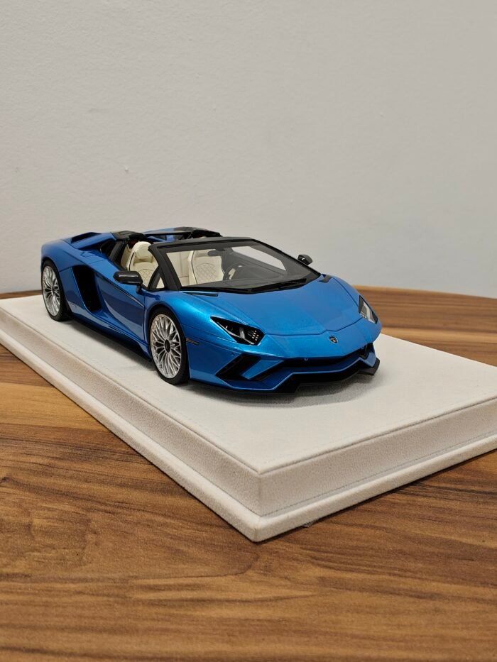 Lamborghini Aventador S Roadster 1:18 Blue Aegir - Image 2
