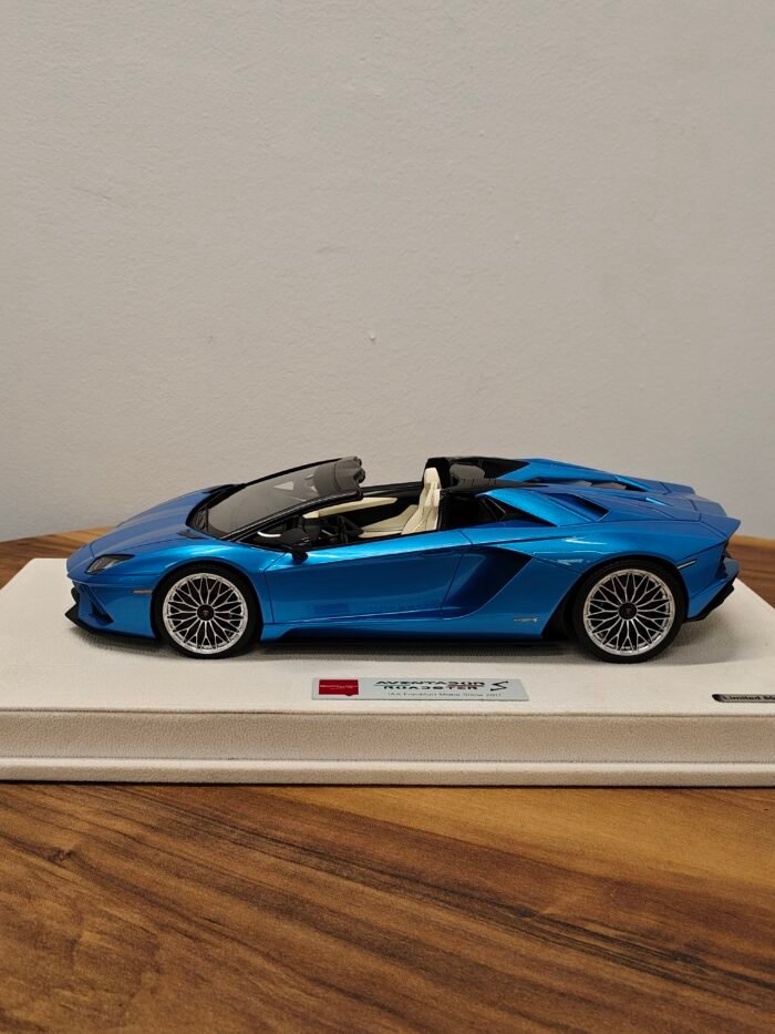 Lamborghini Aventador S Roadster 1:18 Blue Aegir - Image 3