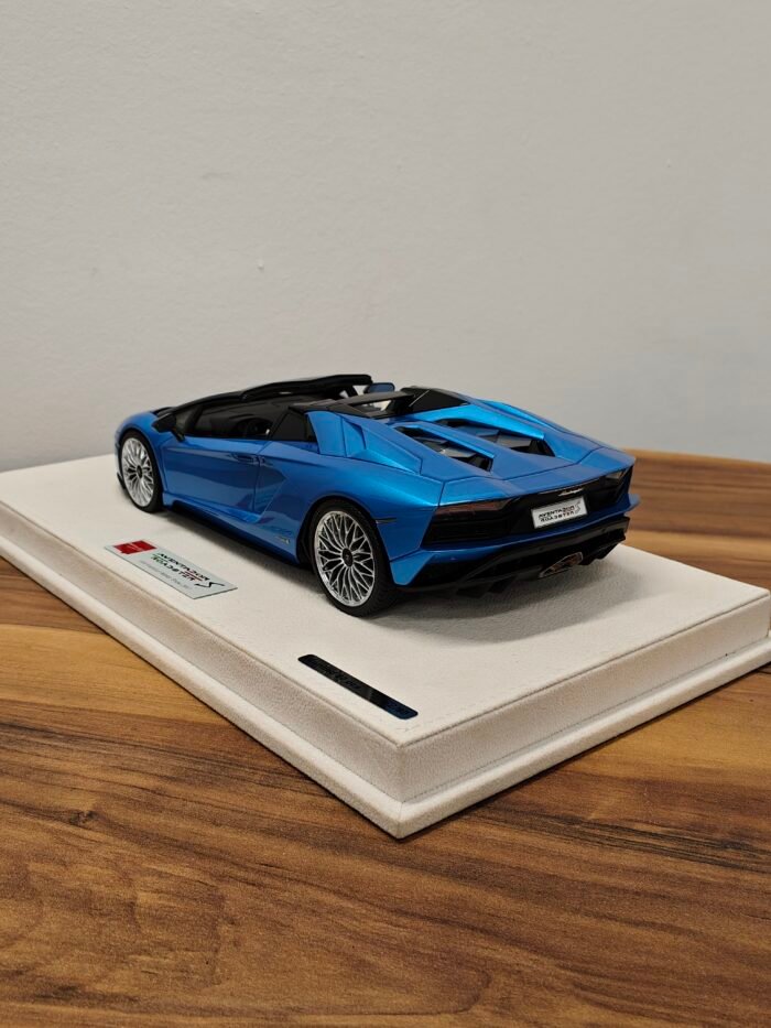 Lamborghini Aventador S Roadster 1:18 Blue Aegir - Image 4