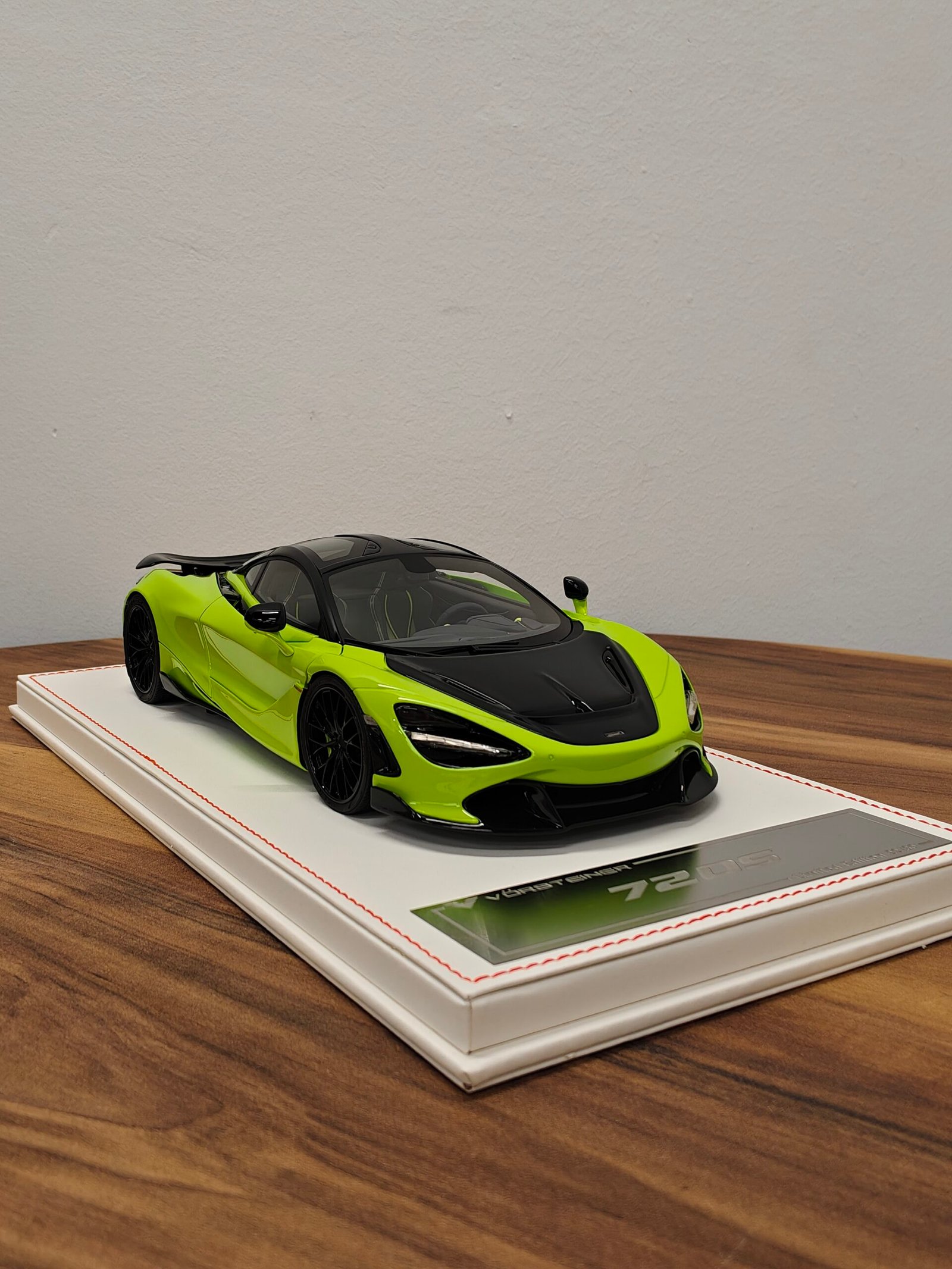 McLaren 720S Vorsteiner 1:18 Mantis Green - Image 2