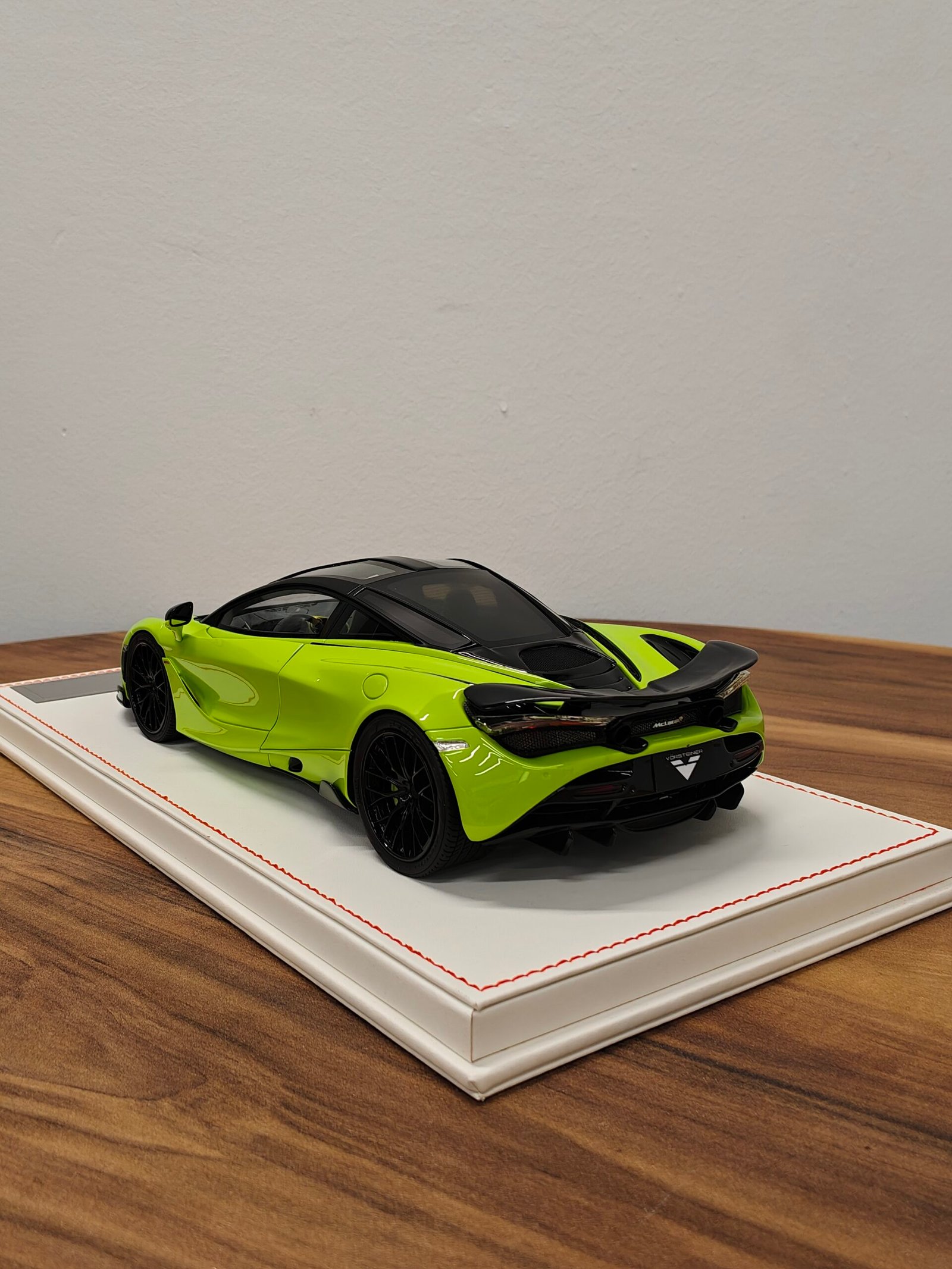 McLaren 720S Vorsteiner 1:18 Mantis Green - Image 4