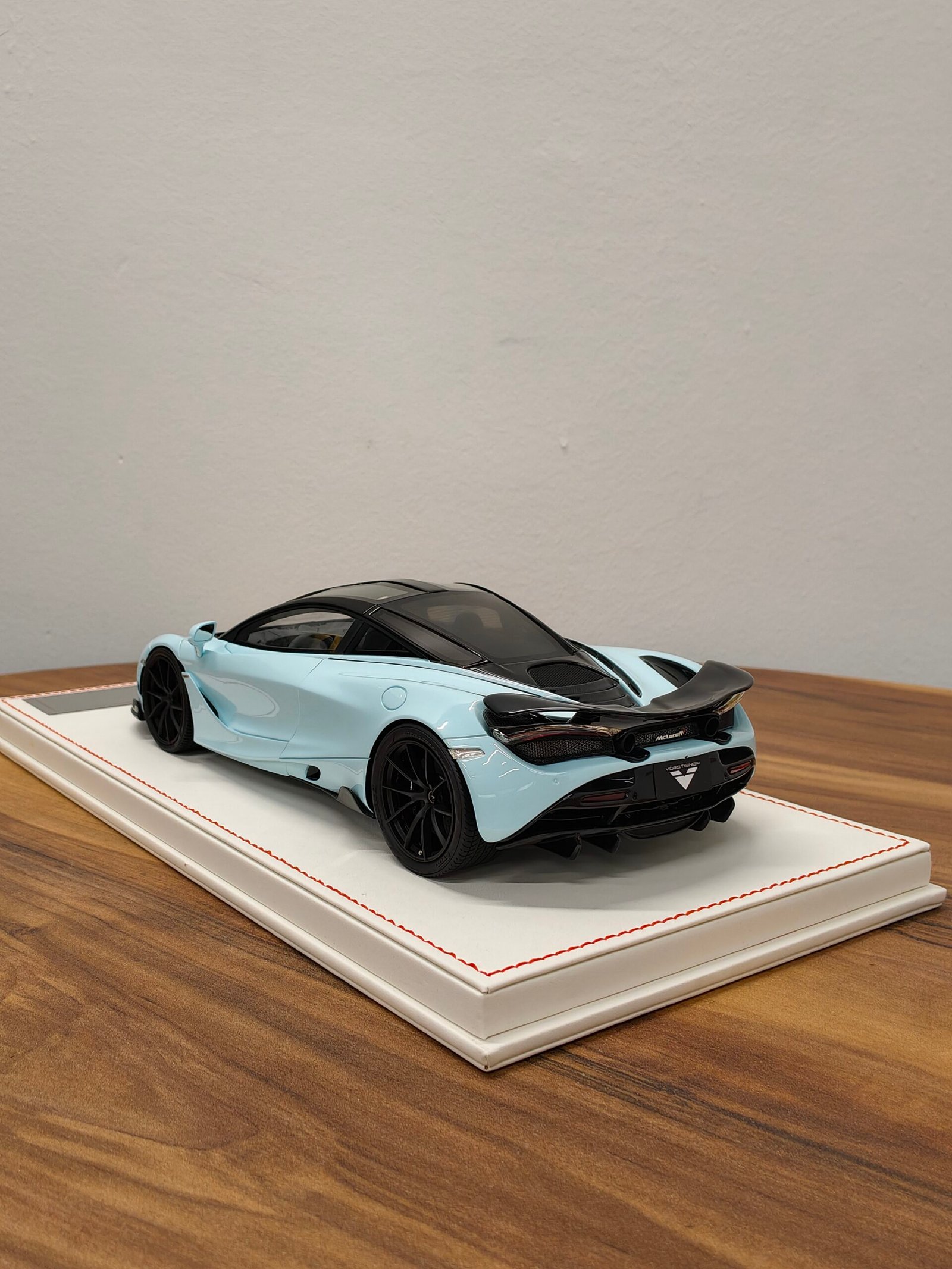 McLaren 720S Vorsteiner 1:18 Muriwai White - Image 4