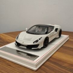 Ferrari 488 Pista 1:18 Full Carbon White