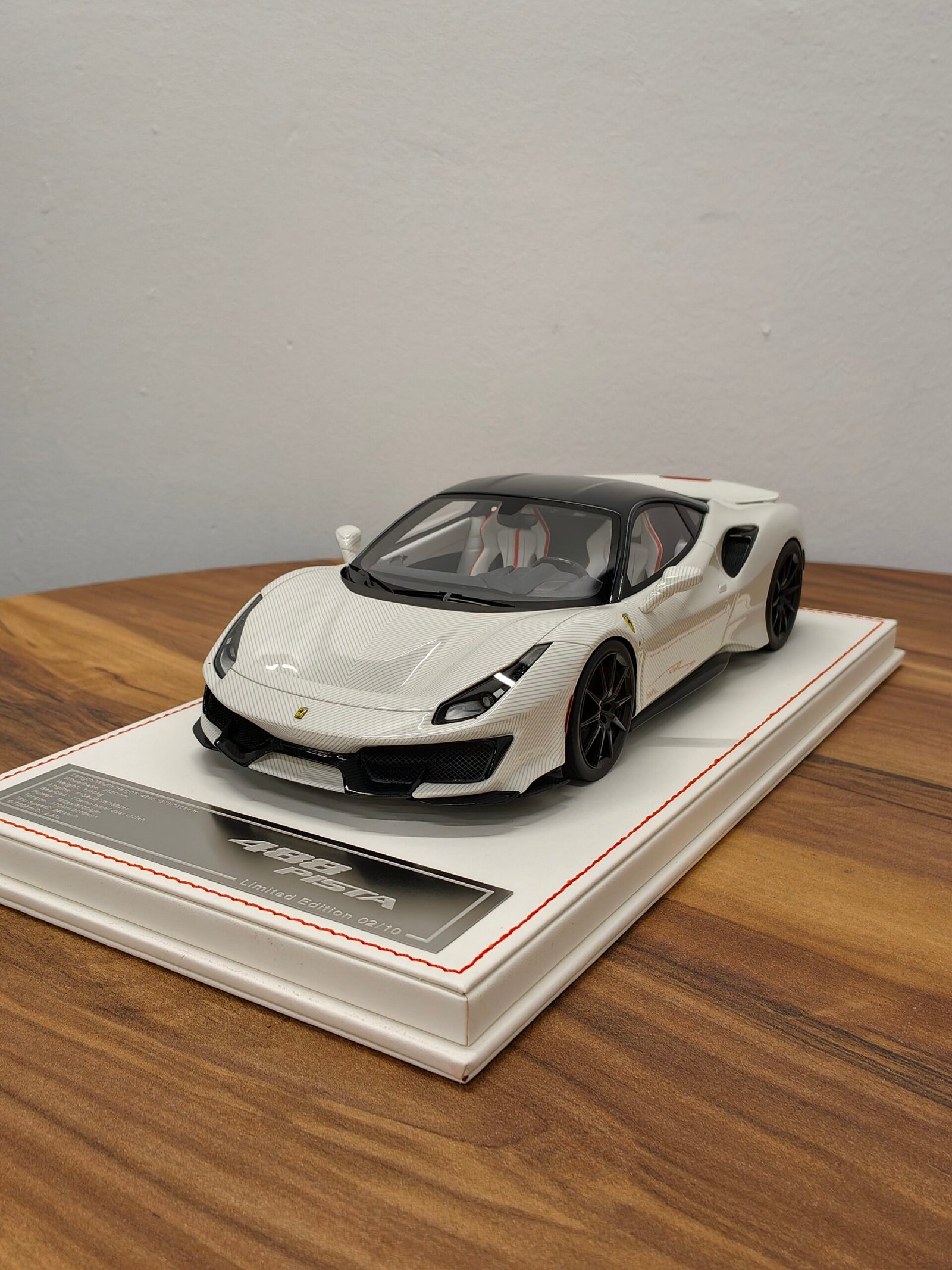 Ferrari 488 Pista 1:18 Full Carbon White