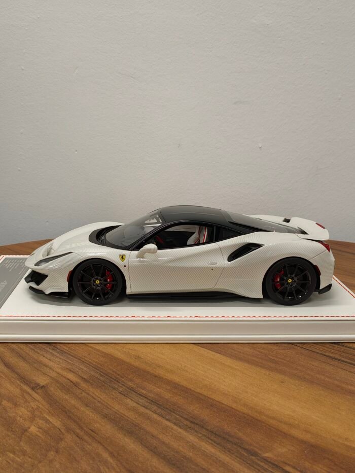 Ferrari 488 Pista 1:18 Full Carbon White - Image 3