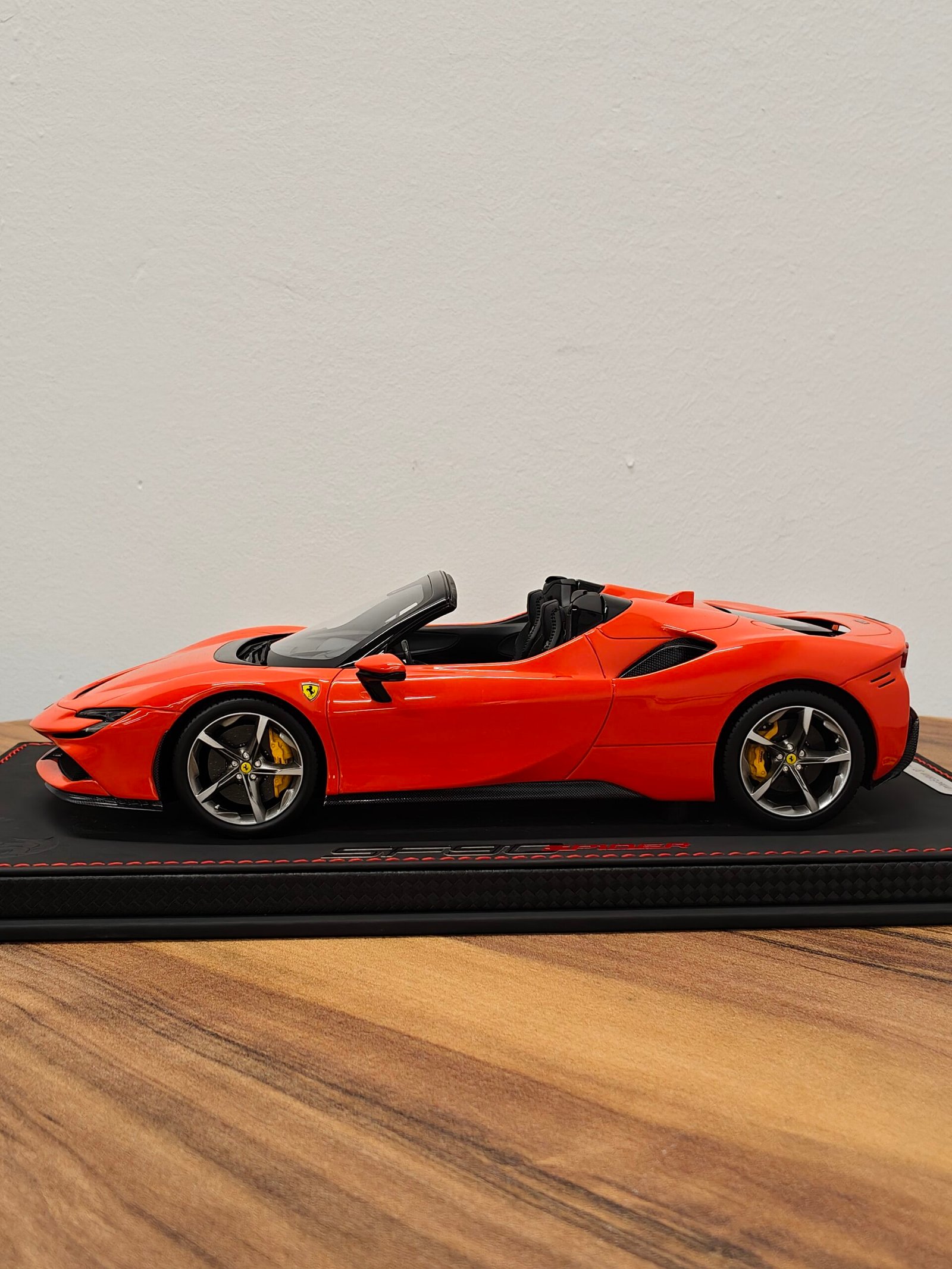 Ferrari SF90 Spider 1:18 Rosso Fiorano - Image 3