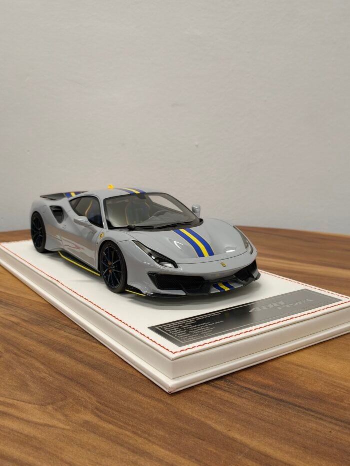Ferrari 488 Pista 1:18 Grigio Nardo - Image 2