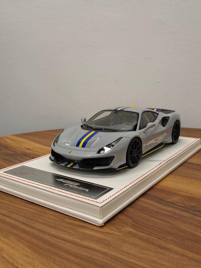 Ferrari 488 Pista 1:18 Grigio Nardo