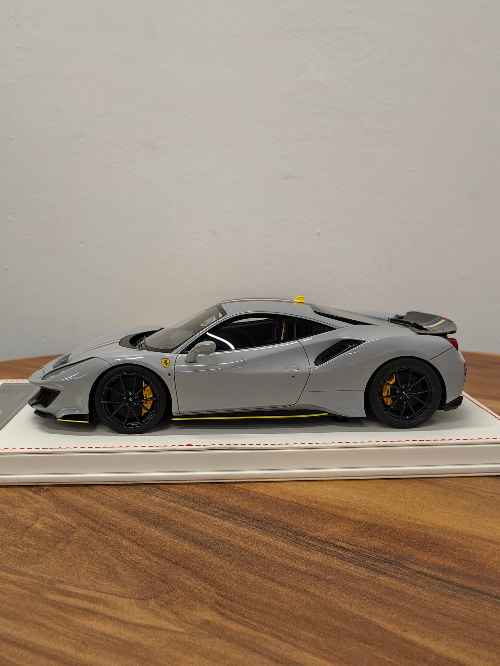 Ferrari 488 Pista 1:18 Grigio Nardo - Image 3