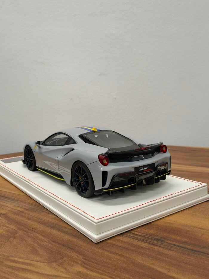 Ferrari 488 Pista 1:18 Grigio Nardo - Image 4