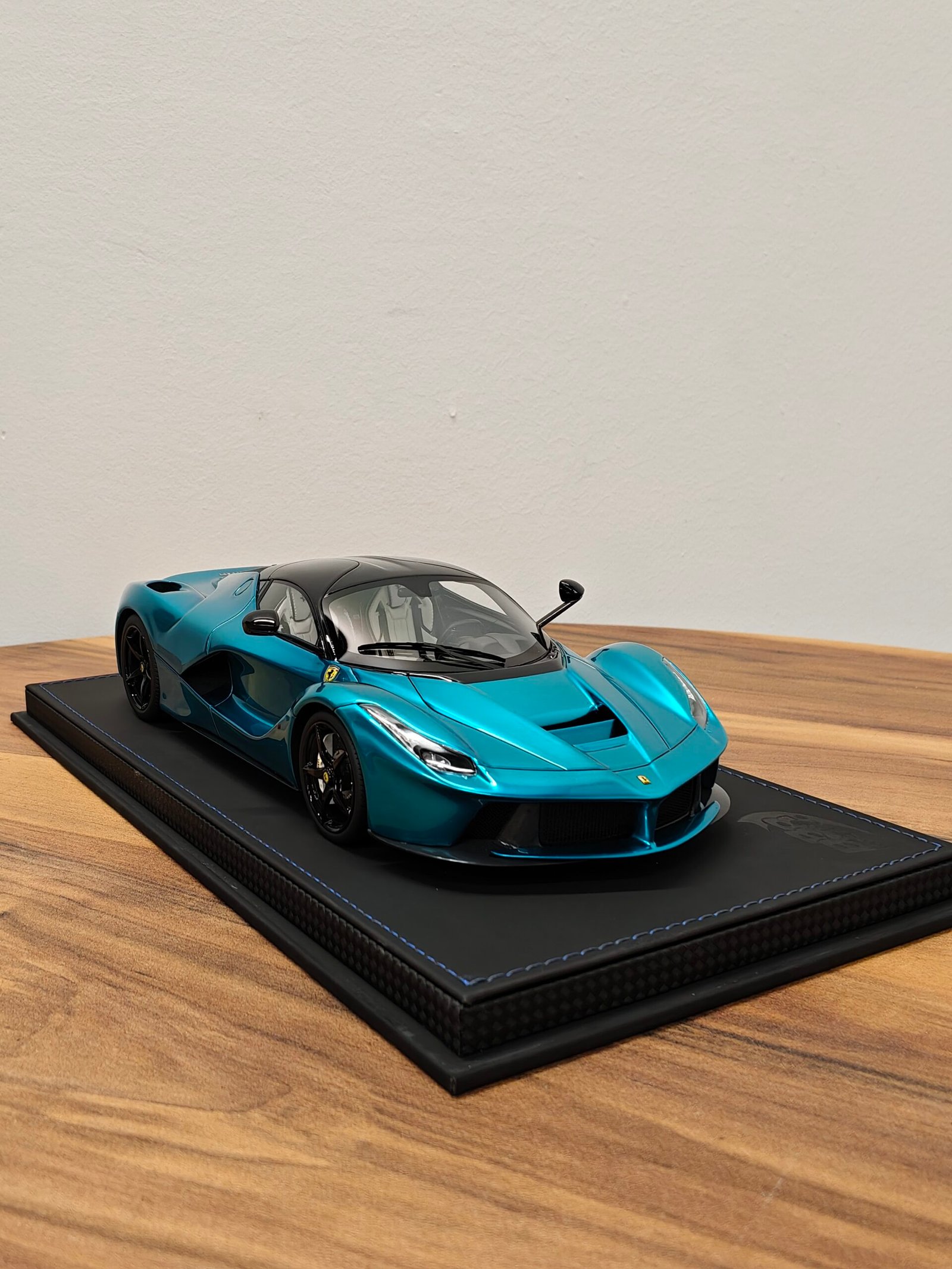 Ferrari La Ferrari 1:18 Chrome Blue - Image 2