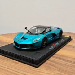 Ferrari La Ferrari 1:18 Chrome Blue