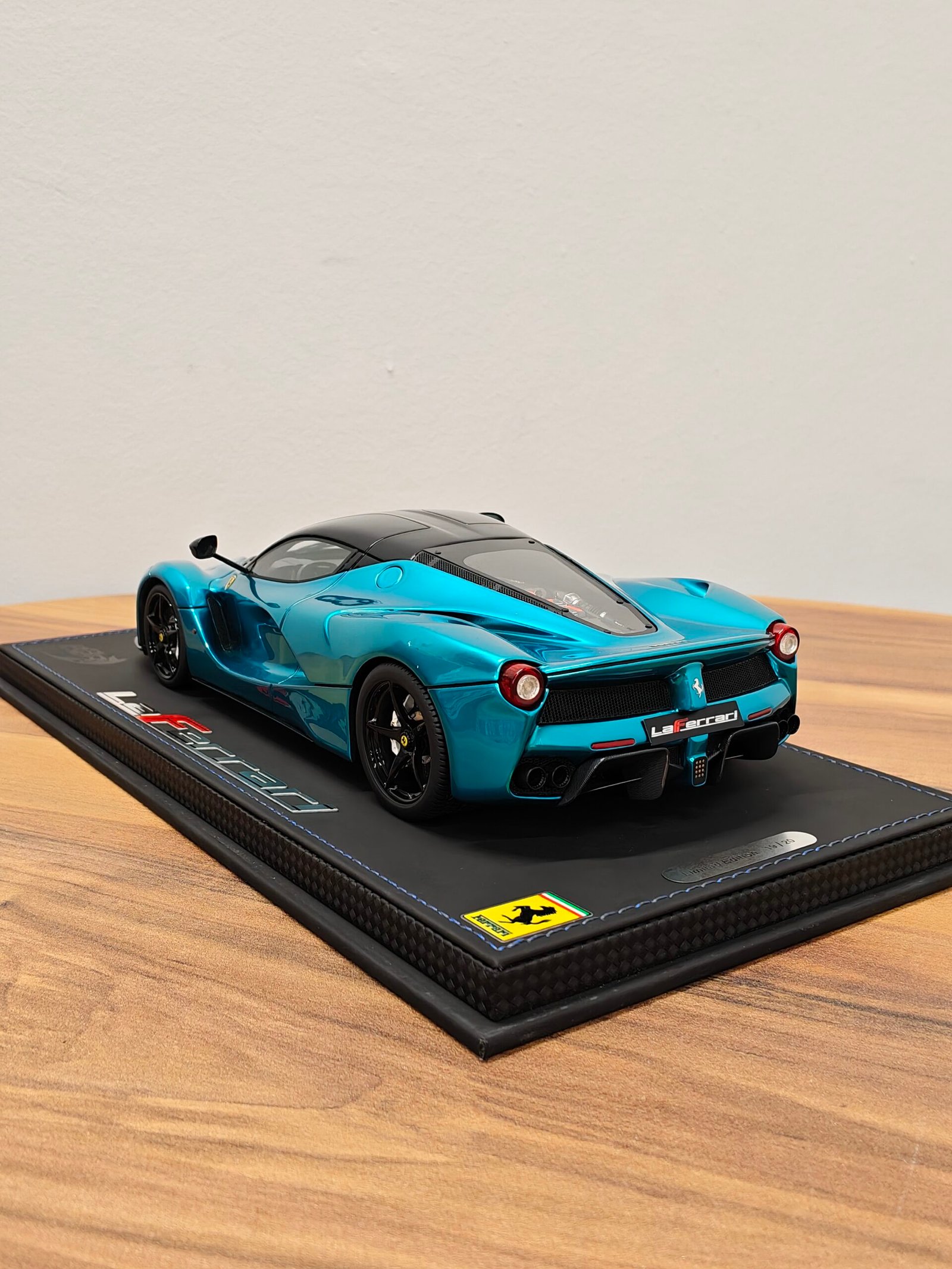 Ferrari La Ferrari 1:18 Chrome Blue - Image 4
